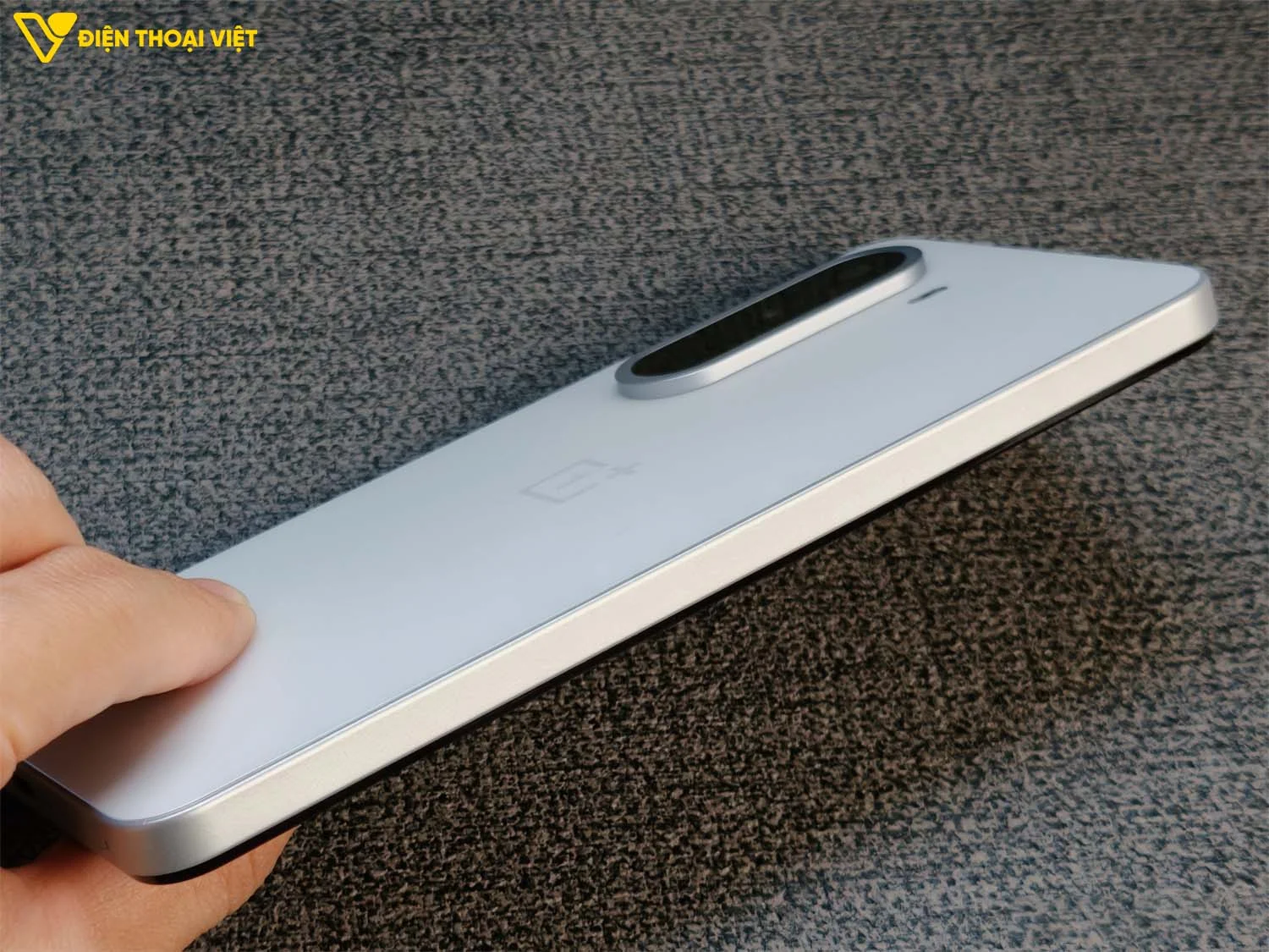 Thiết kế cạnh trái OnePlus Turbo 6X