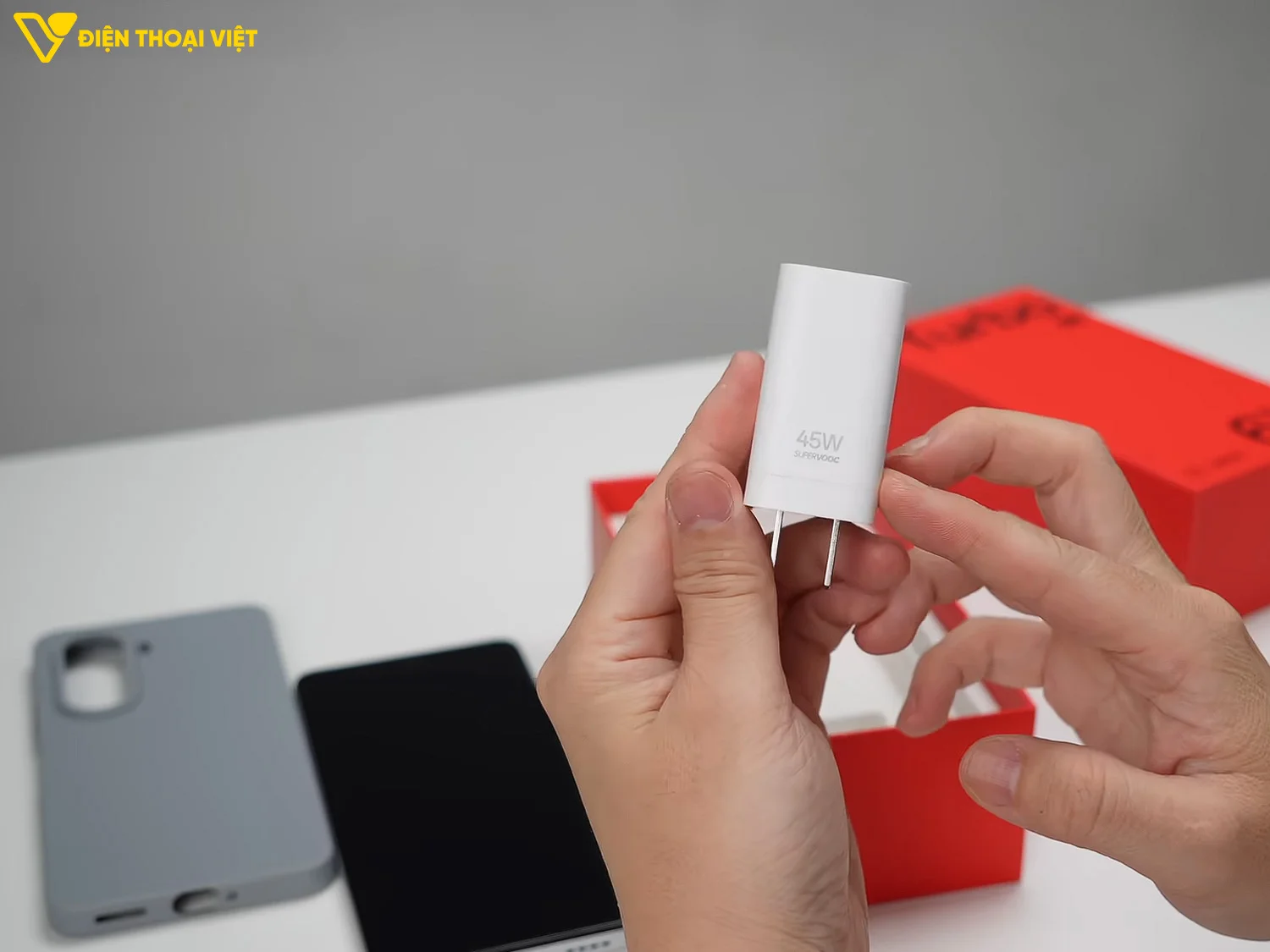 Phụ kiện đi kèm hộp đựng OnePlus Turbo 6X