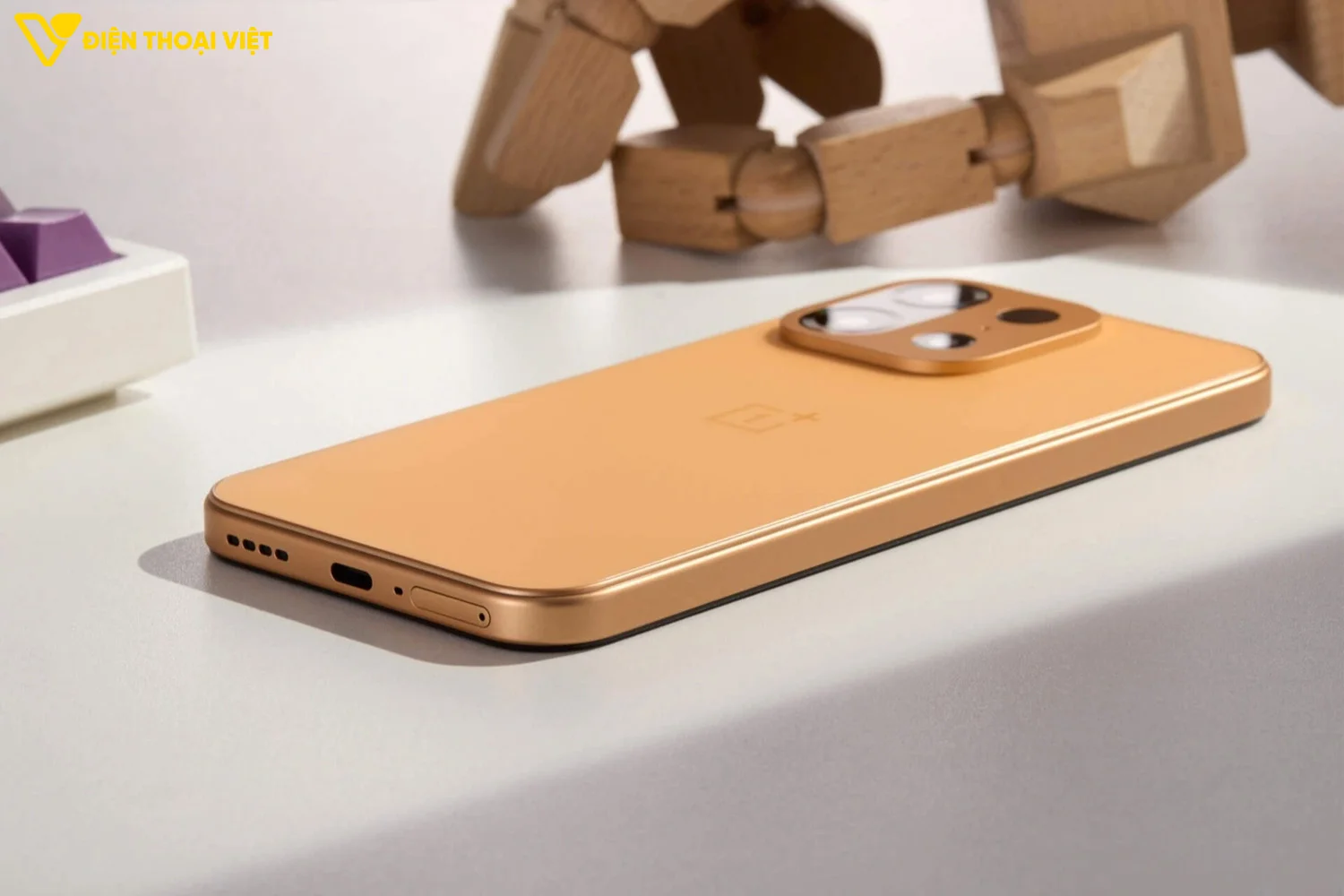Thiết kế cạnh dưới và cạnh trái OnePlus Turbo 6X Pro