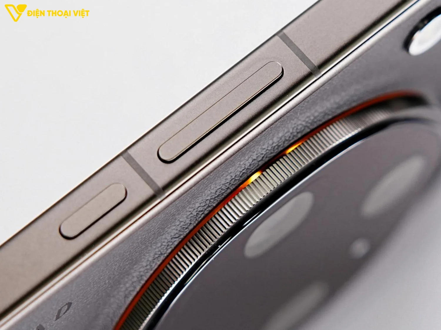 Cạnh phải OPPO Find X9 Ultra