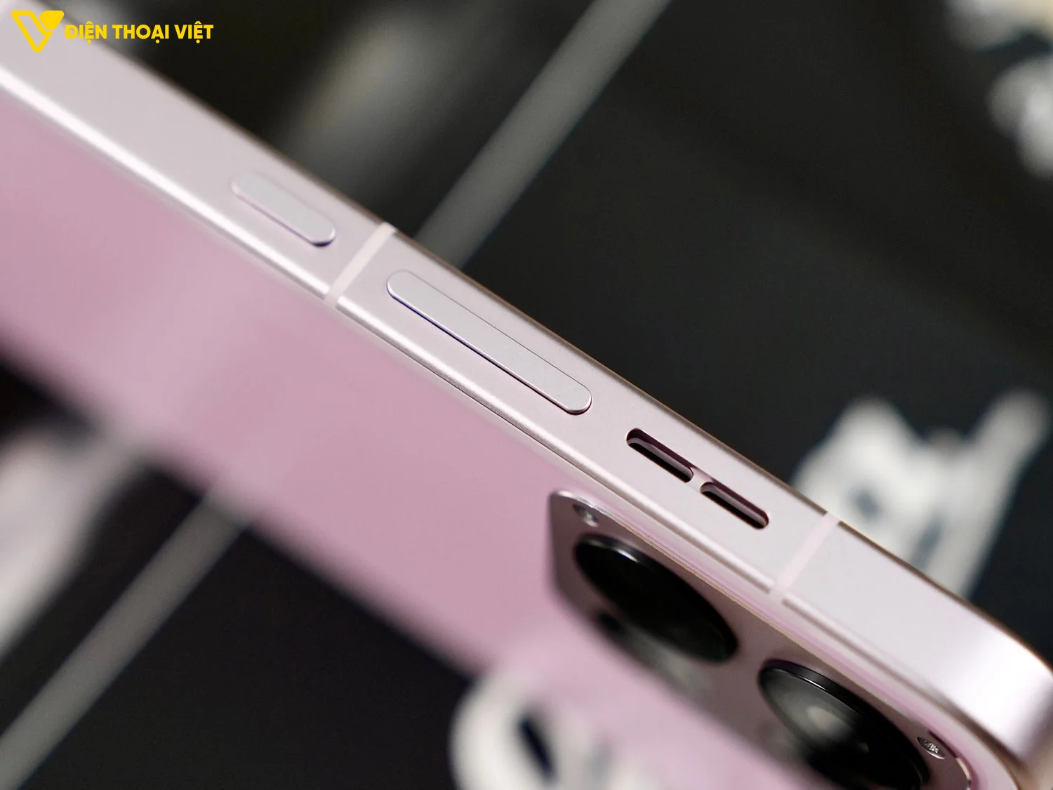 Cạnh phải của OPPO K15 Pro