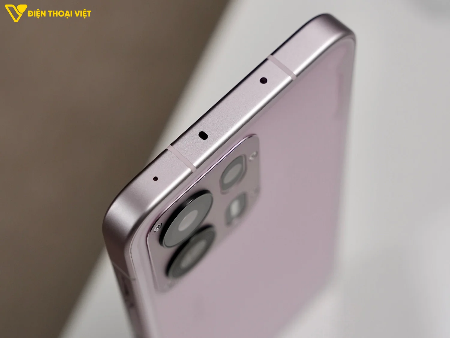 Cạnh trên của OPPO K15 Pro