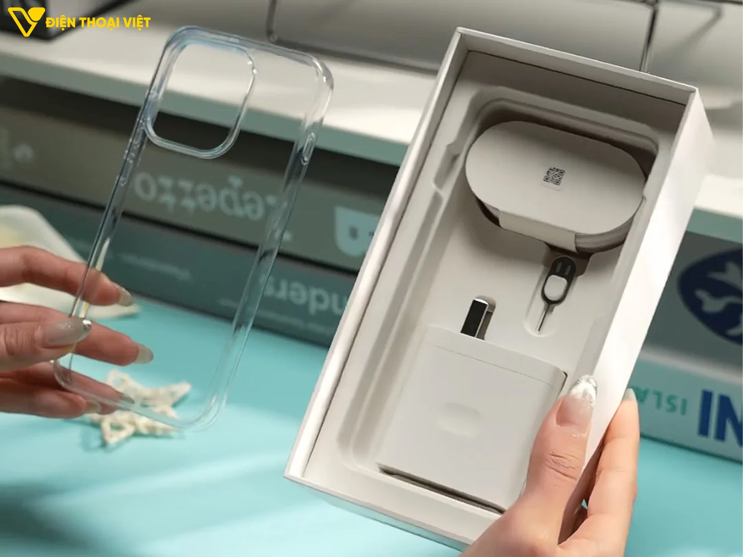Phụ kiện bên trong hộp đựng OPPO Reno16