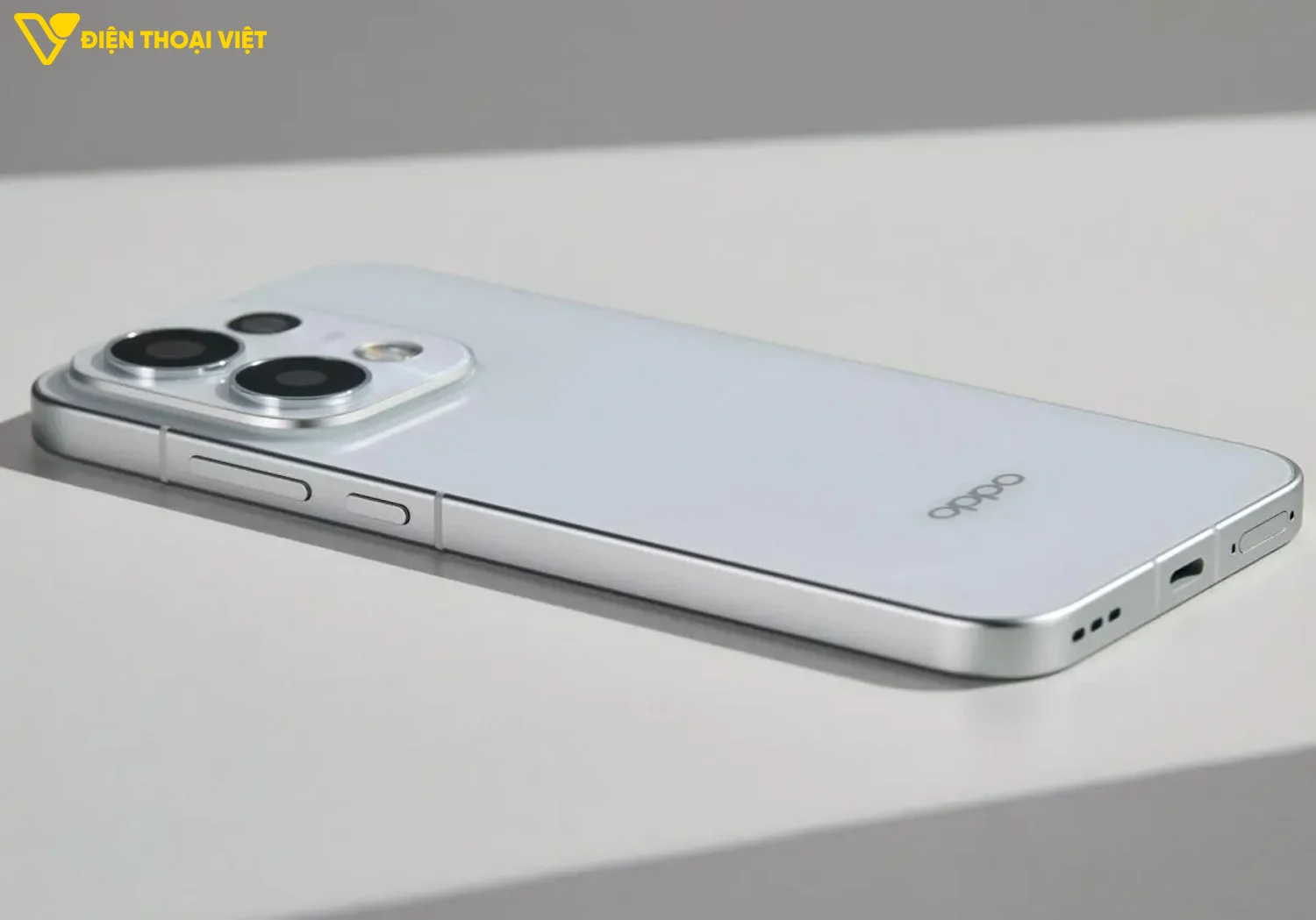 Cạnh dưới và phải OPPO Reno16 Pro