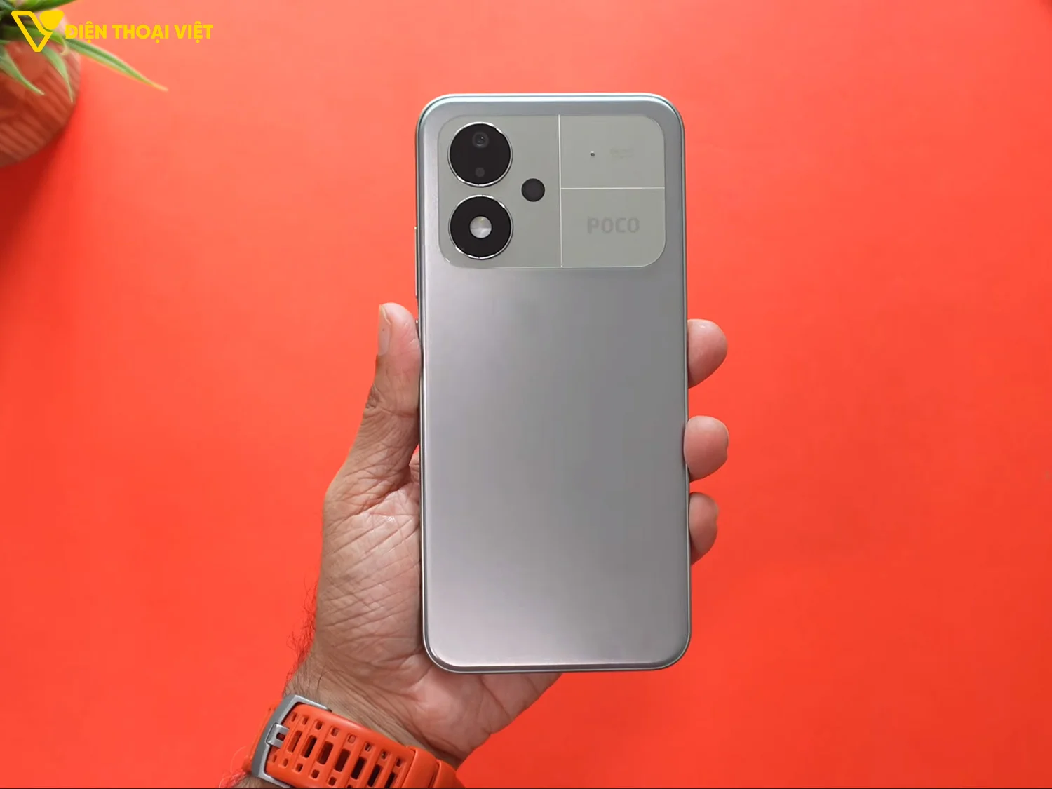 Thiết kế mặt sau POCO M8 Power