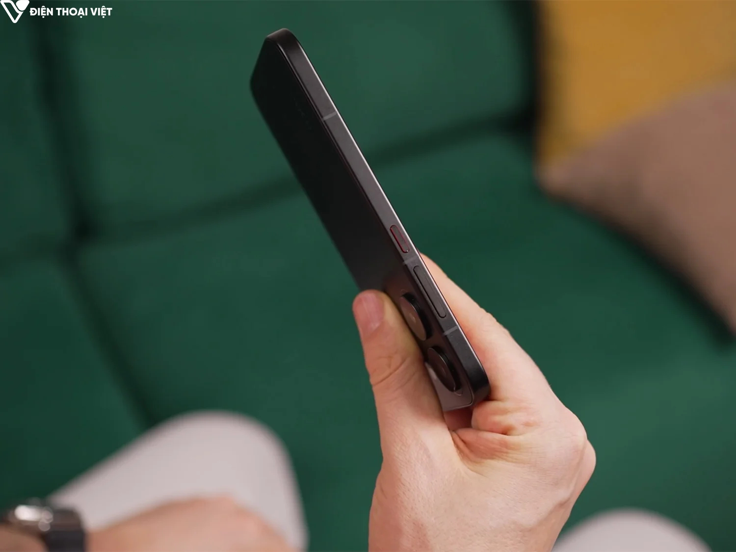 Cạnh phải POCO X8 Pro