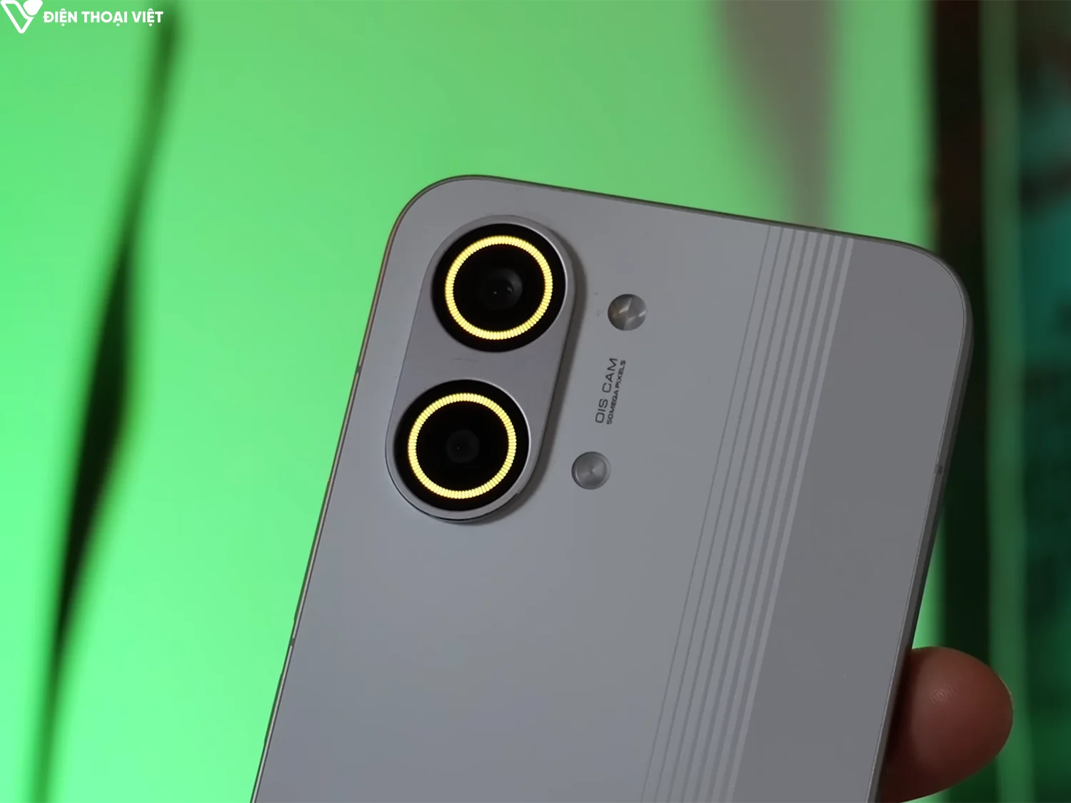 POCO X8 Pro Max được trang bị vòng tròn đèn LED cho ccamerasau, rất giống với REDMI Turbo 5