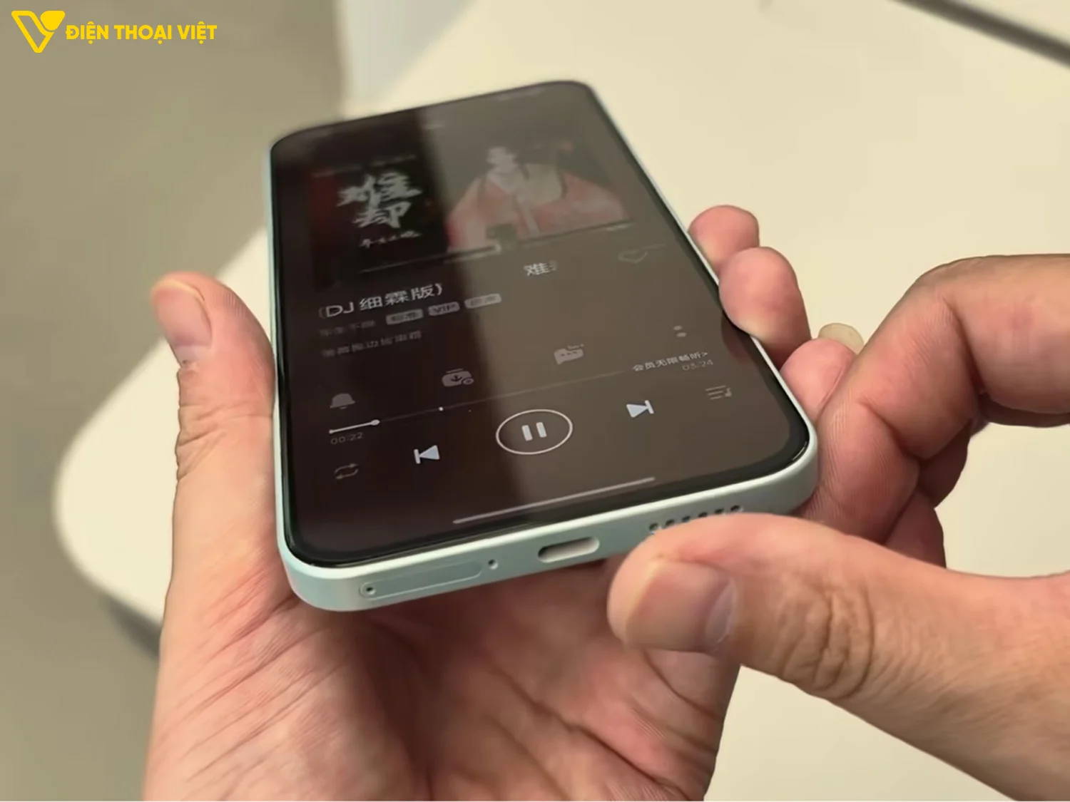 Cạnh dưới REDMI Note 17 chứa micro, loa, SIM và sạc Type-C