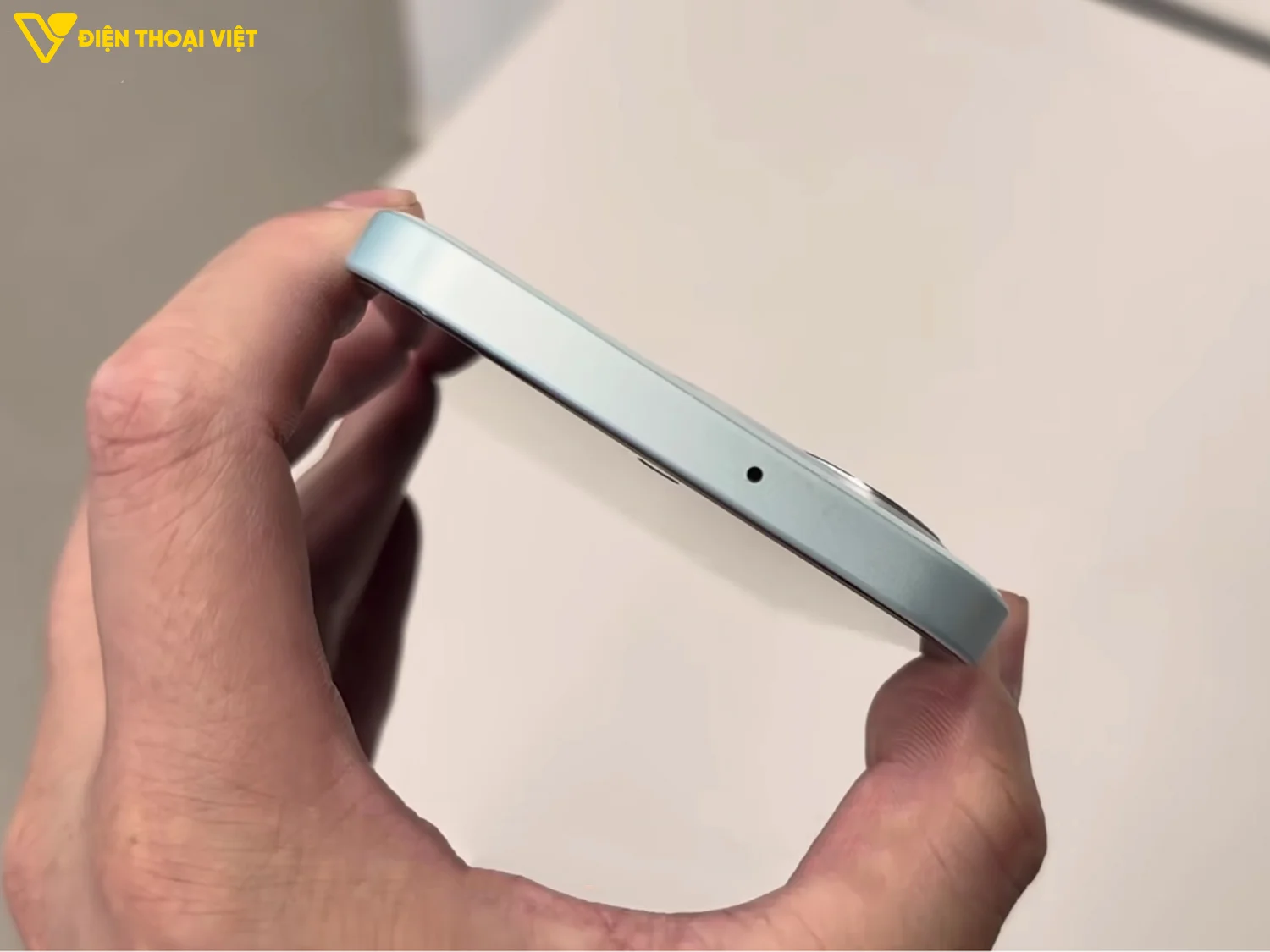 Cạnh trên REDMI Note 17 chứa cổng hồng ngoại