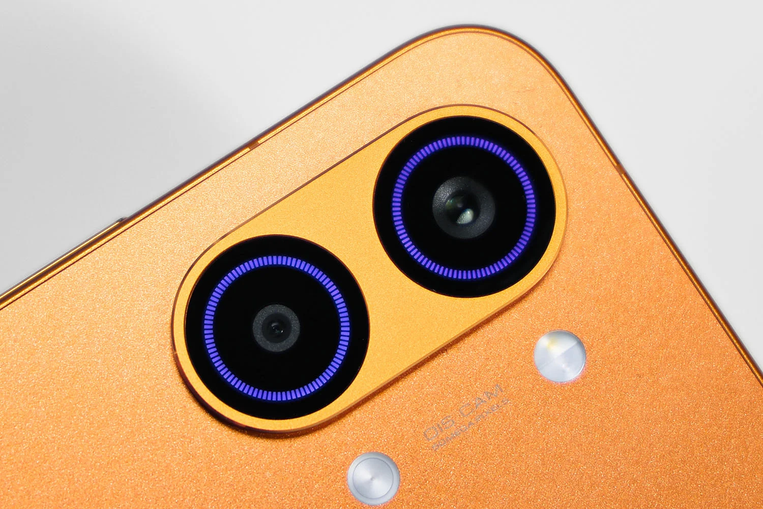 Cụm camera của REDMI Turbo 5 Max với đèn LED