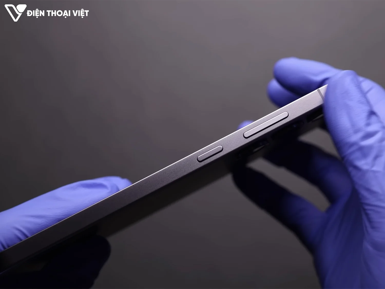 mo-hop-samsung-s25-plus-canh-phai