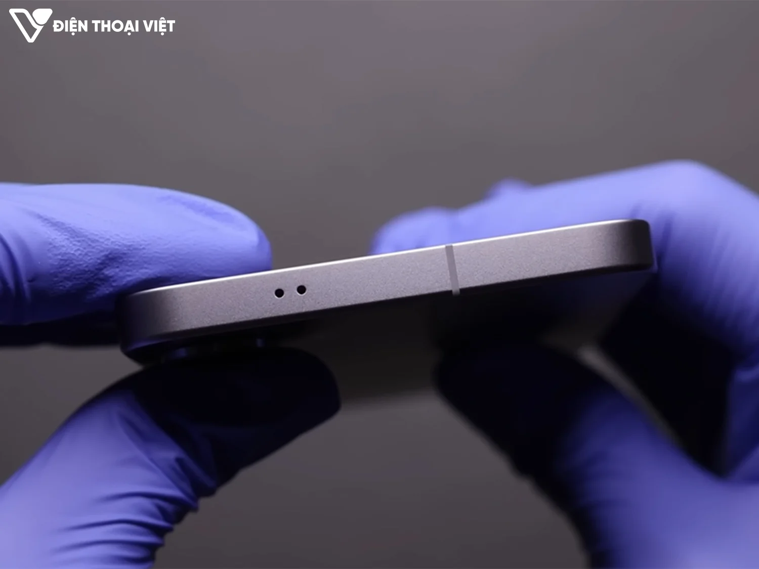 mo-hop-samsung-s25-plus-canh-tren