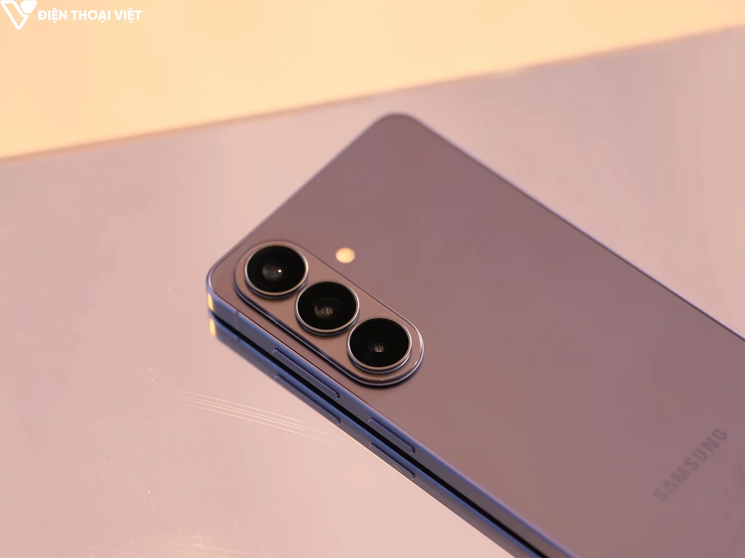 mo-hop-samsung-s26-plus-camera-sau