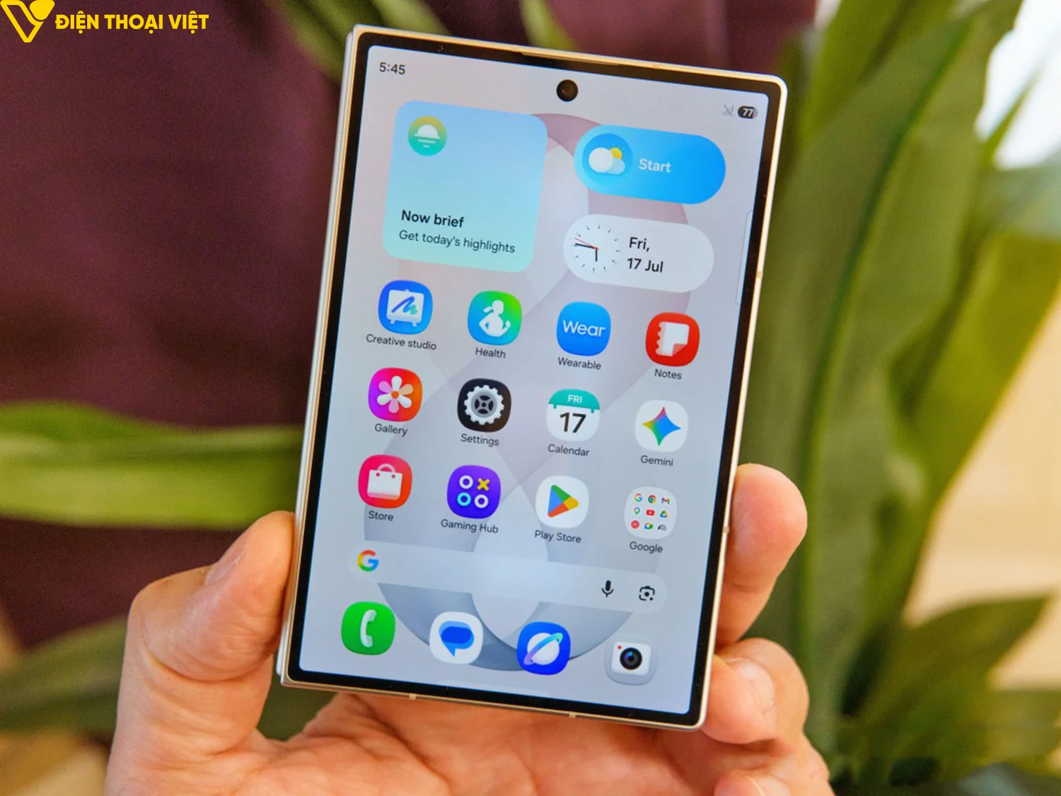 Màn hình ngoài Dynamic LTPO AMOLED 2X kích thước 5.5 inch 120Hz