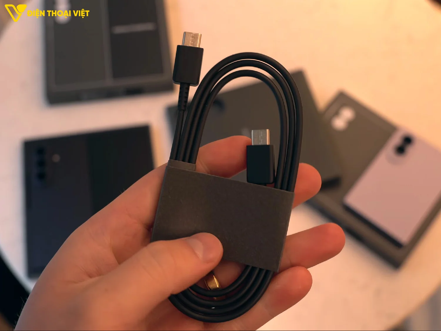 Pin 5000mAh và sạc 45W trên Samsung Z Fold 8 Ultra