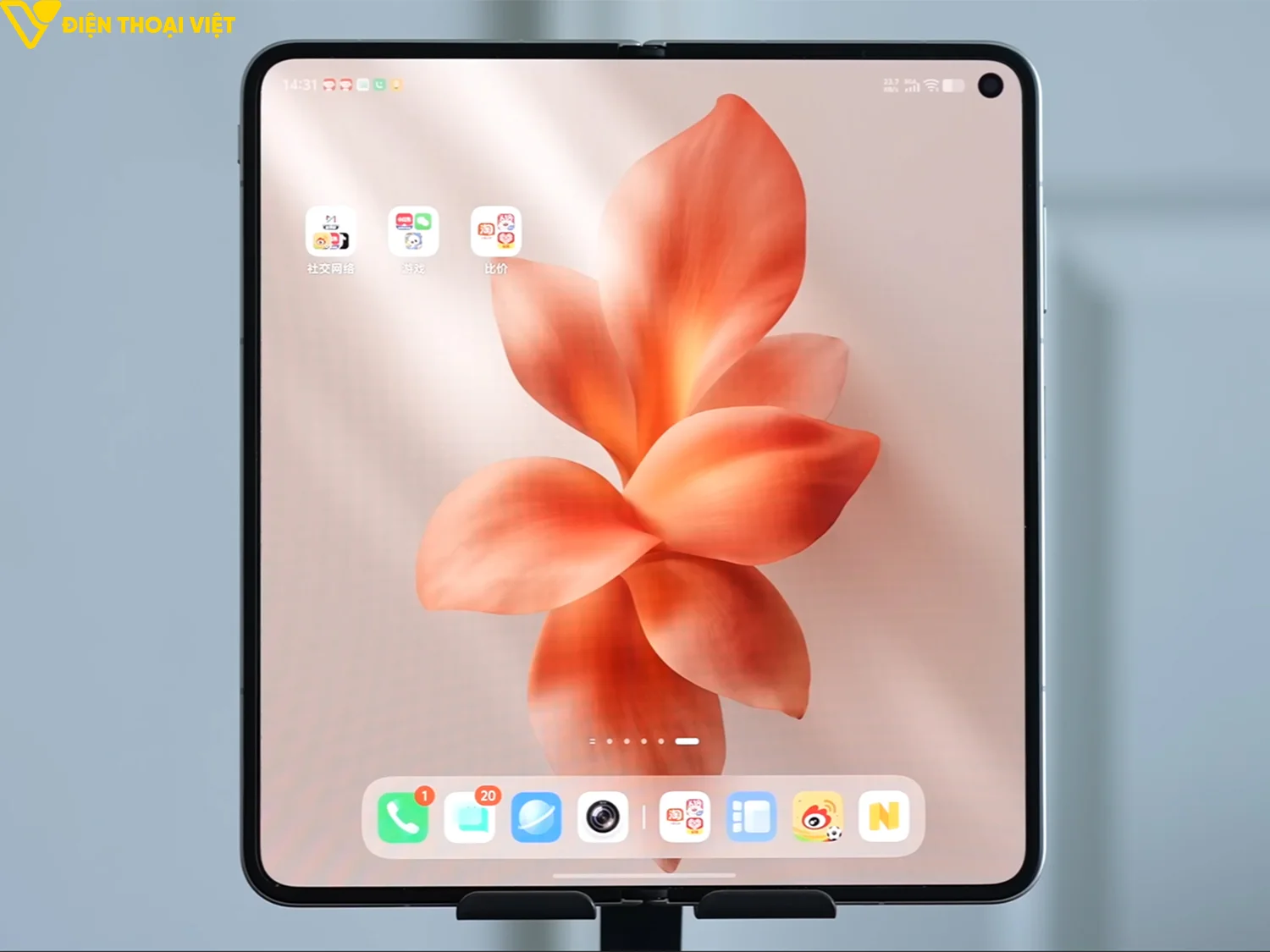 Màn hình khi mở ra có kích thước 8.02 inches