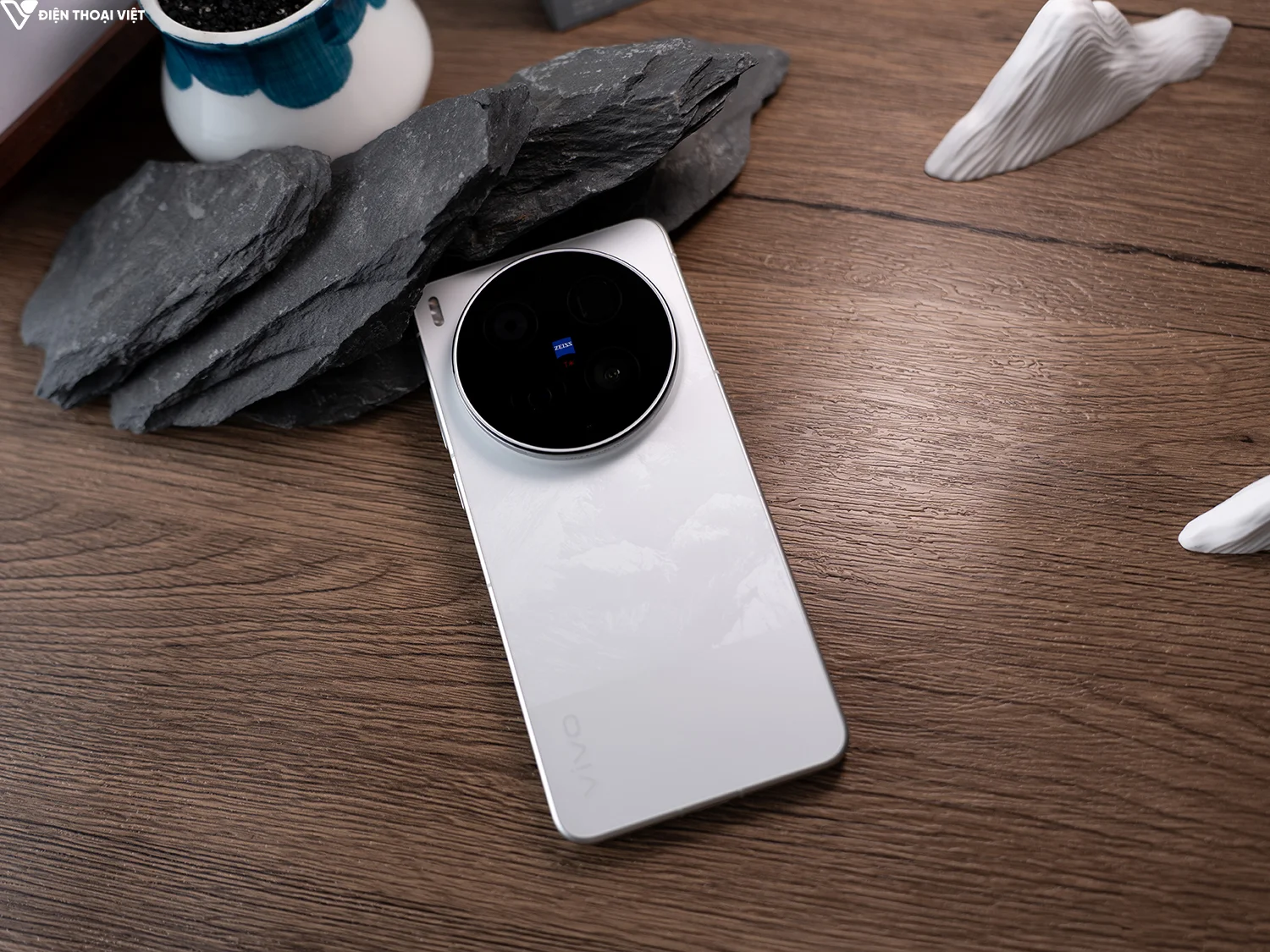 Mặt lưng Vivo X300 Ultra