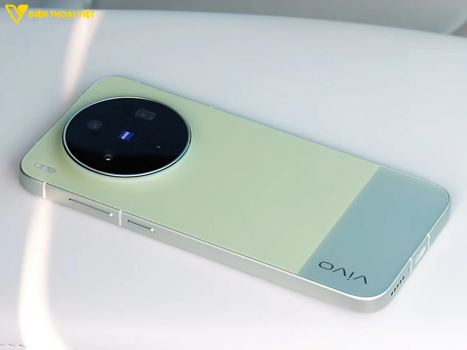 Cạnh phải và cạnh dưới của Vivo X300s