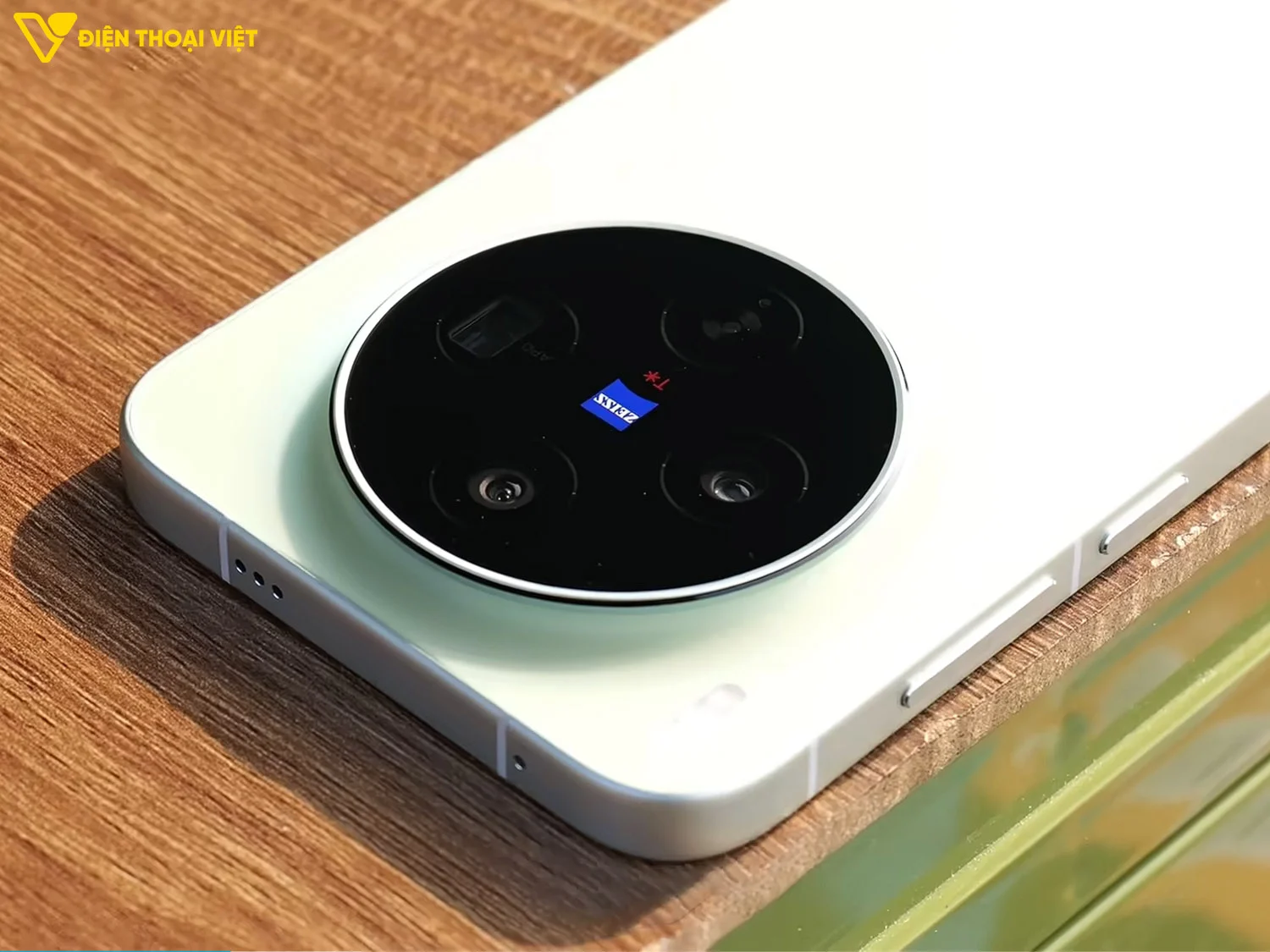 Cạnh trên của Vivo X300s