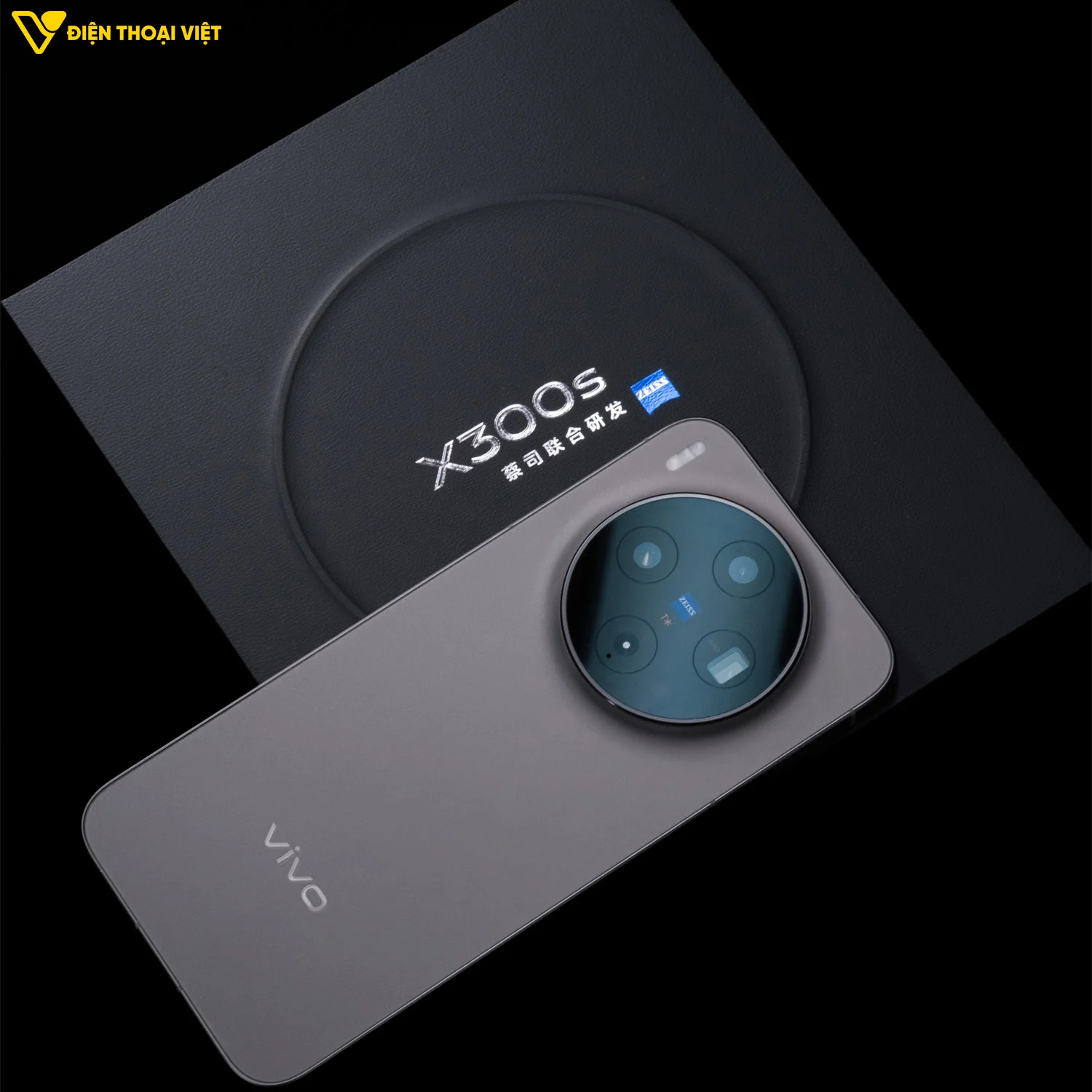 Vivo X300s và hộp đựng