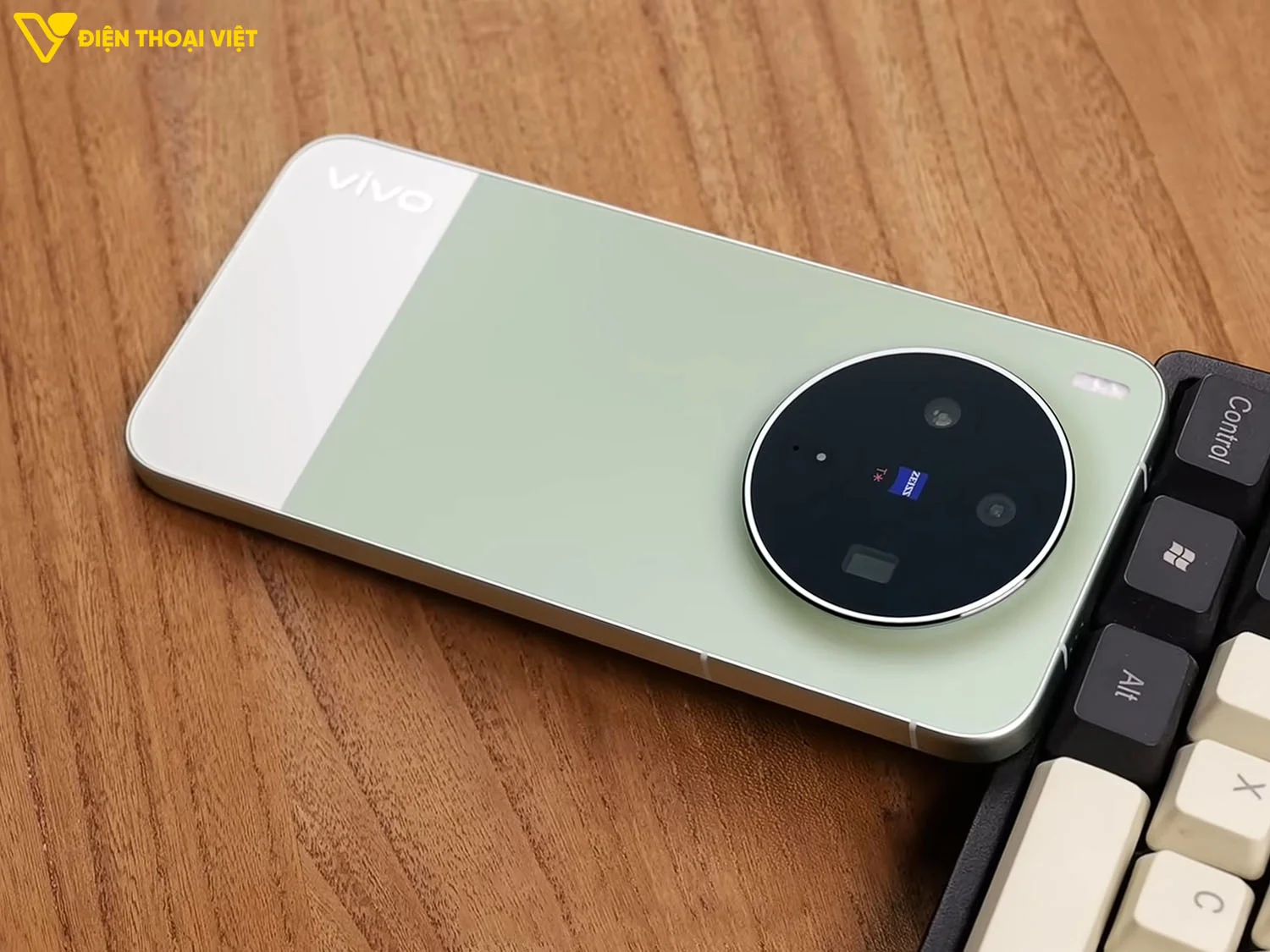 Mặt lưng kính thời thượng