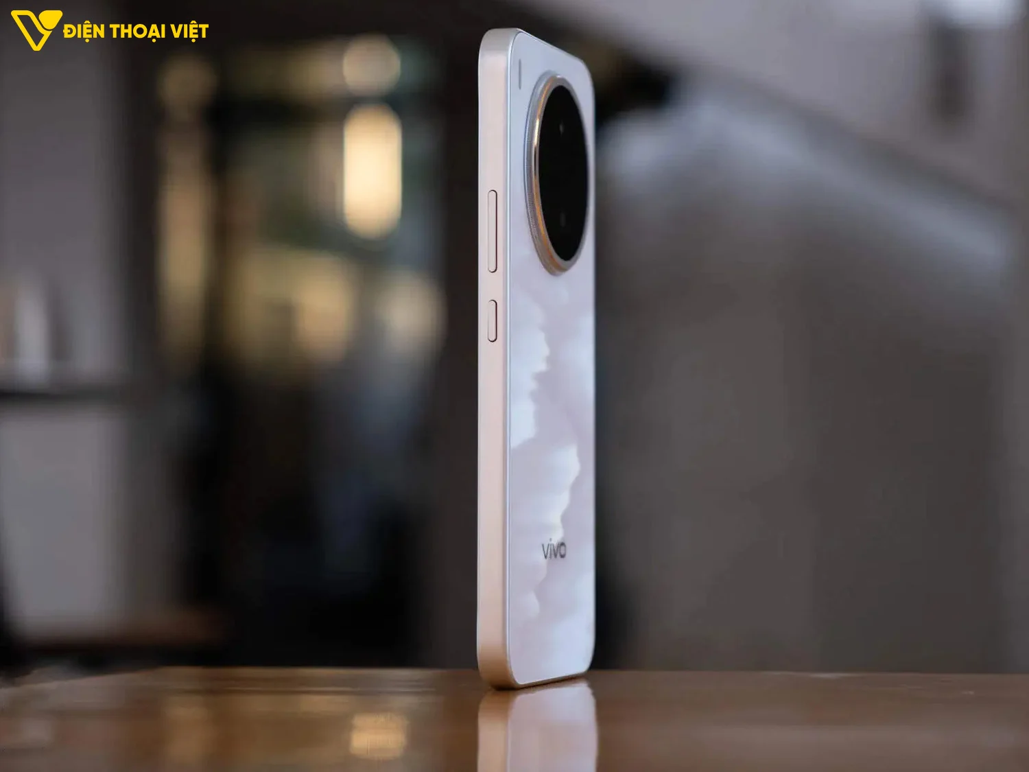 Cạnh phải Vivo Y600 Pro