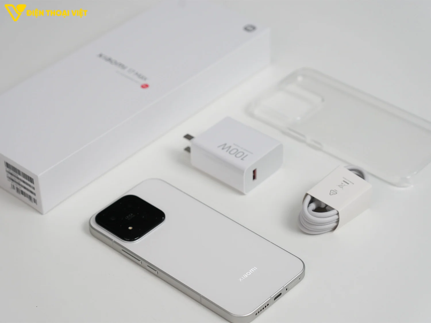 Phụ kiện bên trong hộp đựng Xiaomi 17 Max
