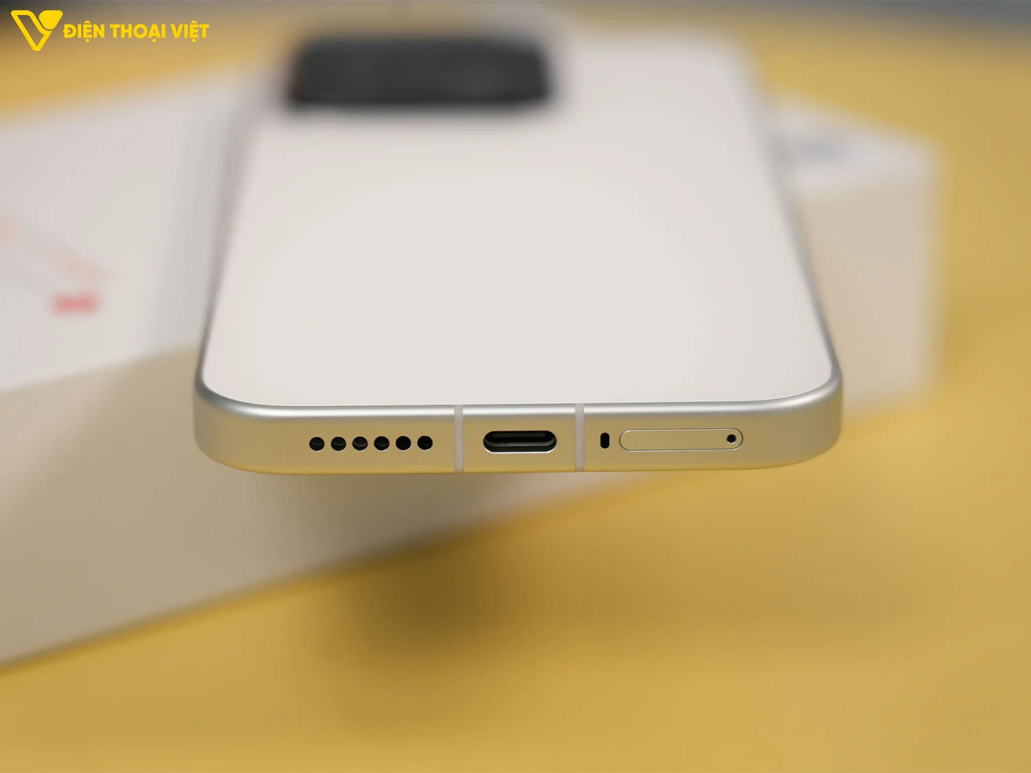 Cạnh dưới Xiaomi 17 Max