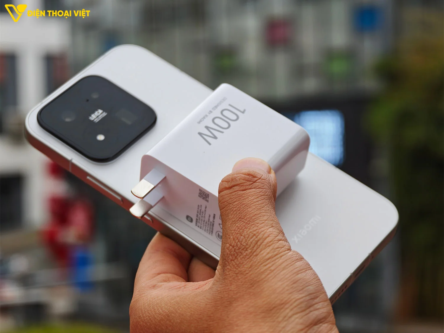 Pin 8000mAh và sạc 100W