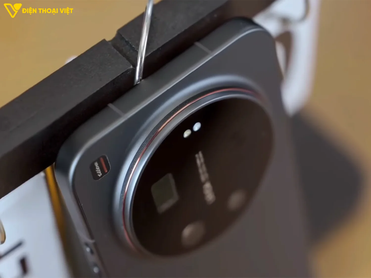 mo-hop-xiaomi-17-ultra-canh-tren-1