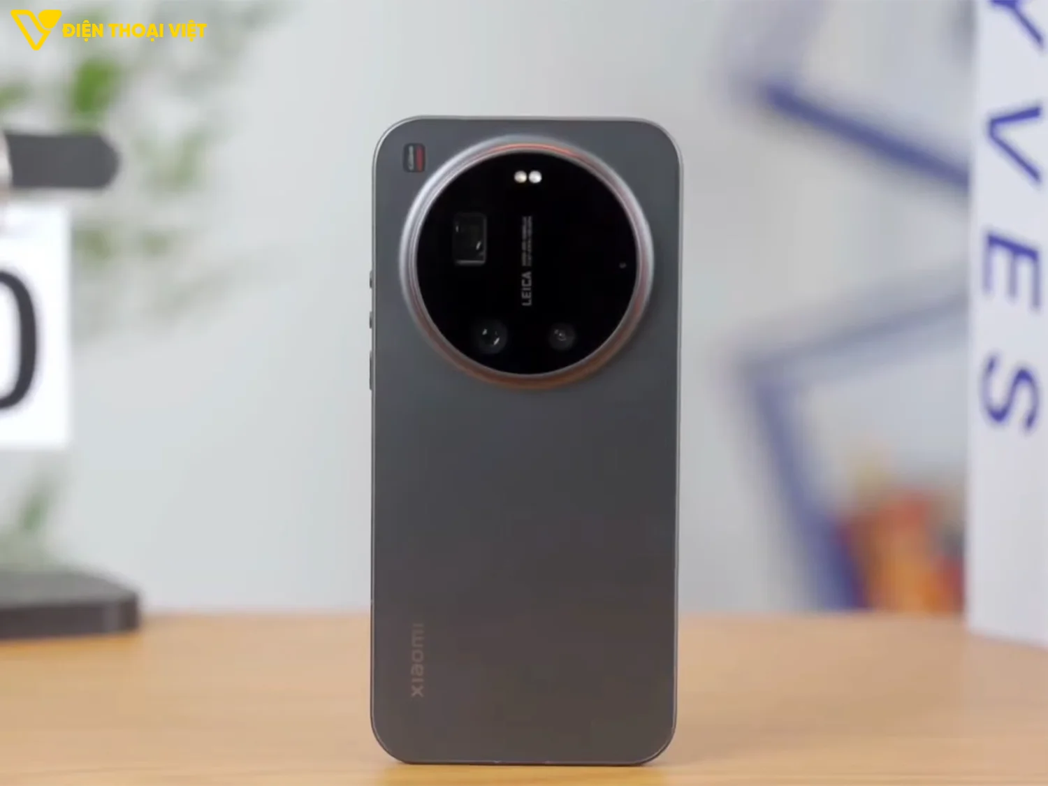 mo-hop-xiaomi-17-ultra-mat-lung-1