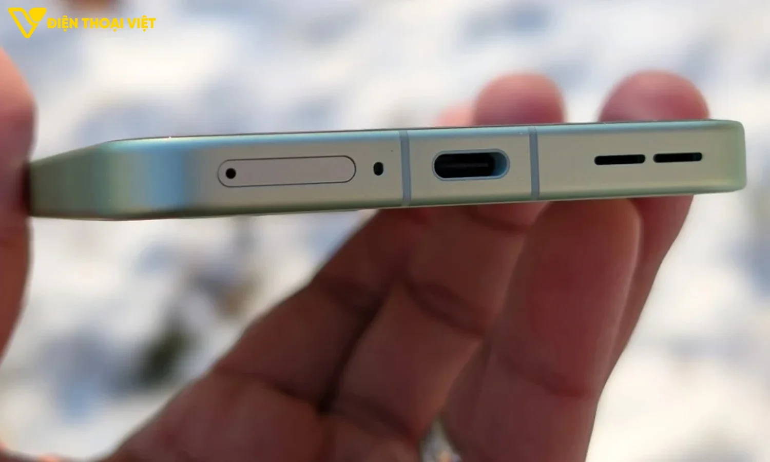 Cạnh dưới OnePlus 15R