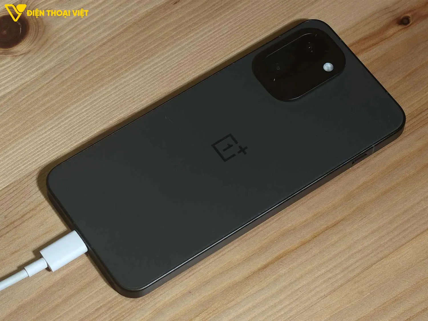 OnePlus 15R hỗ trợ sạc nhanh 80W