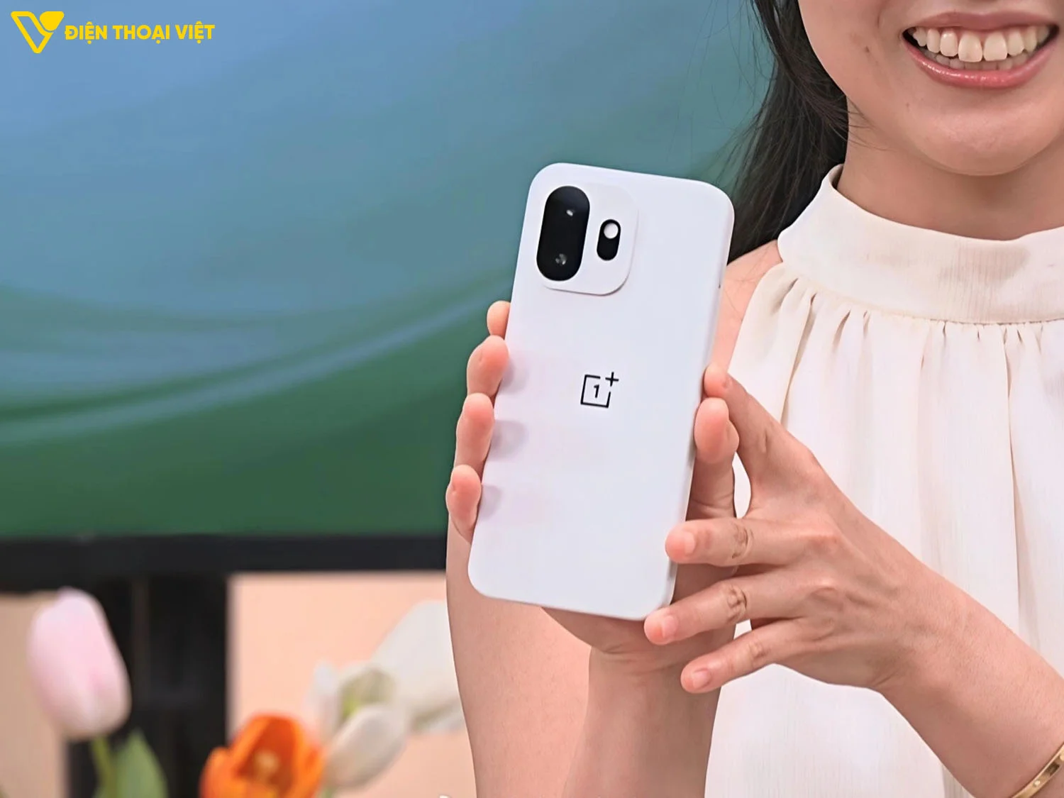 OnePlus 15T màu trắng