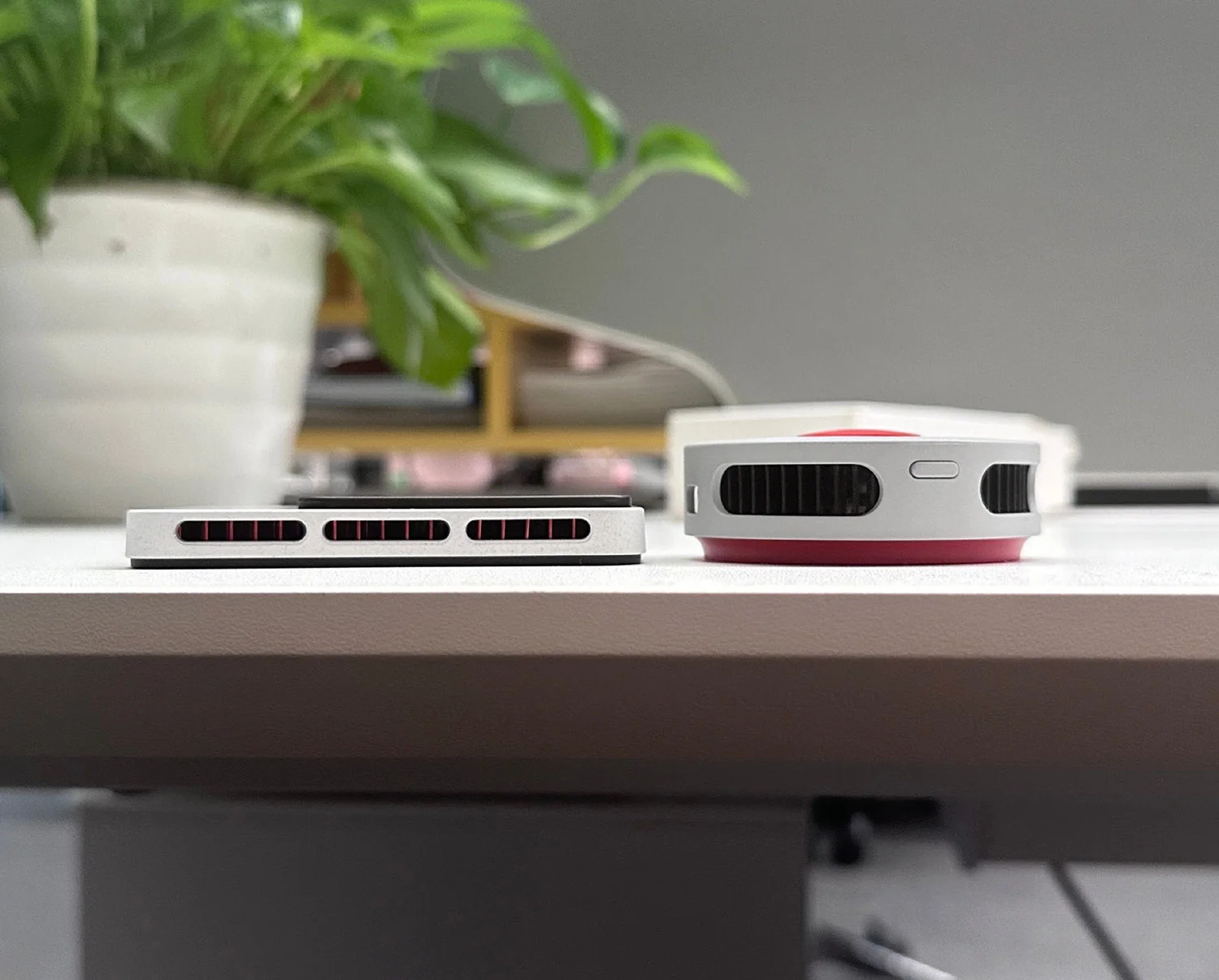 Sò tản nhiệt từ tính mới (trái)