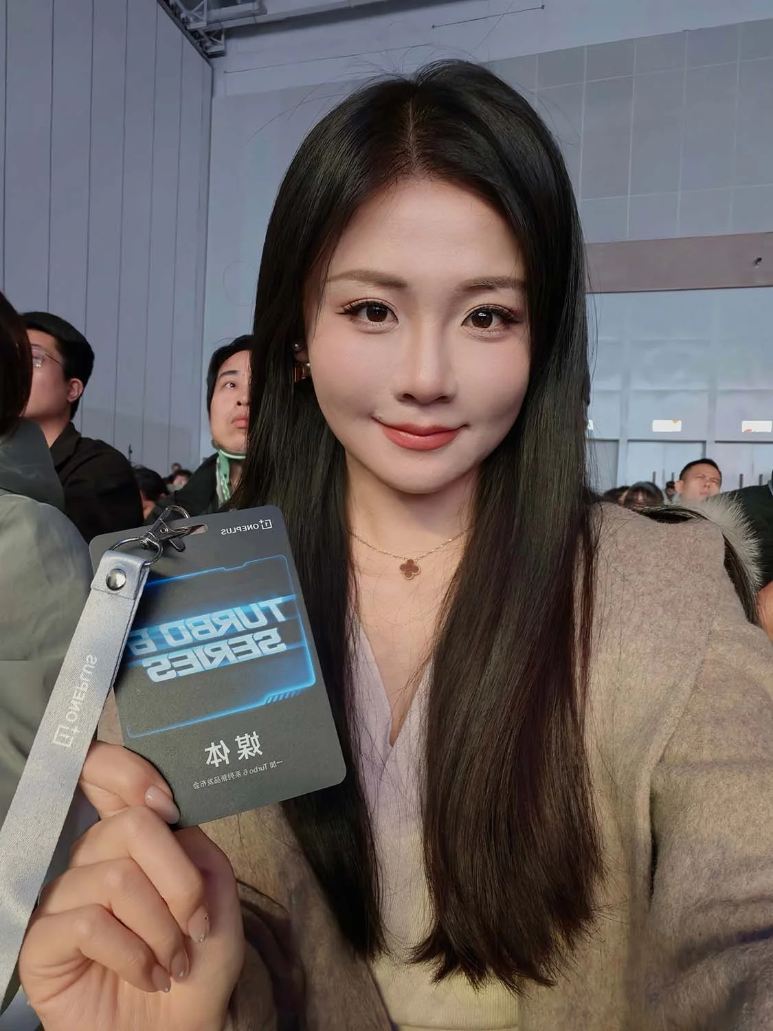 Ảnh chụp chân dung từ OnePlus Turbo 6V