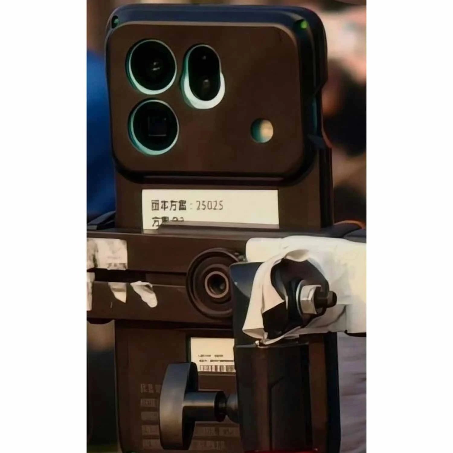 Pin 7025mAh & Sạc 80W, sạc không dây 50W