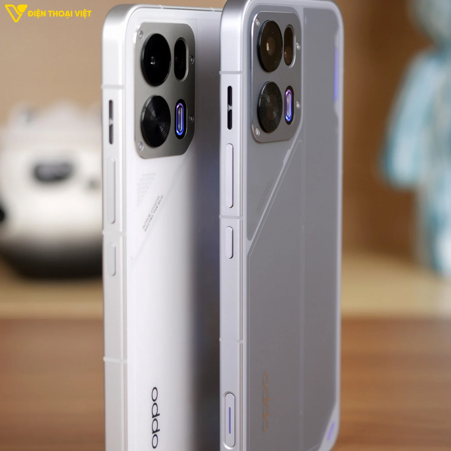 Cạnh phải OPPO K15 Pro và K15 Pro Plus