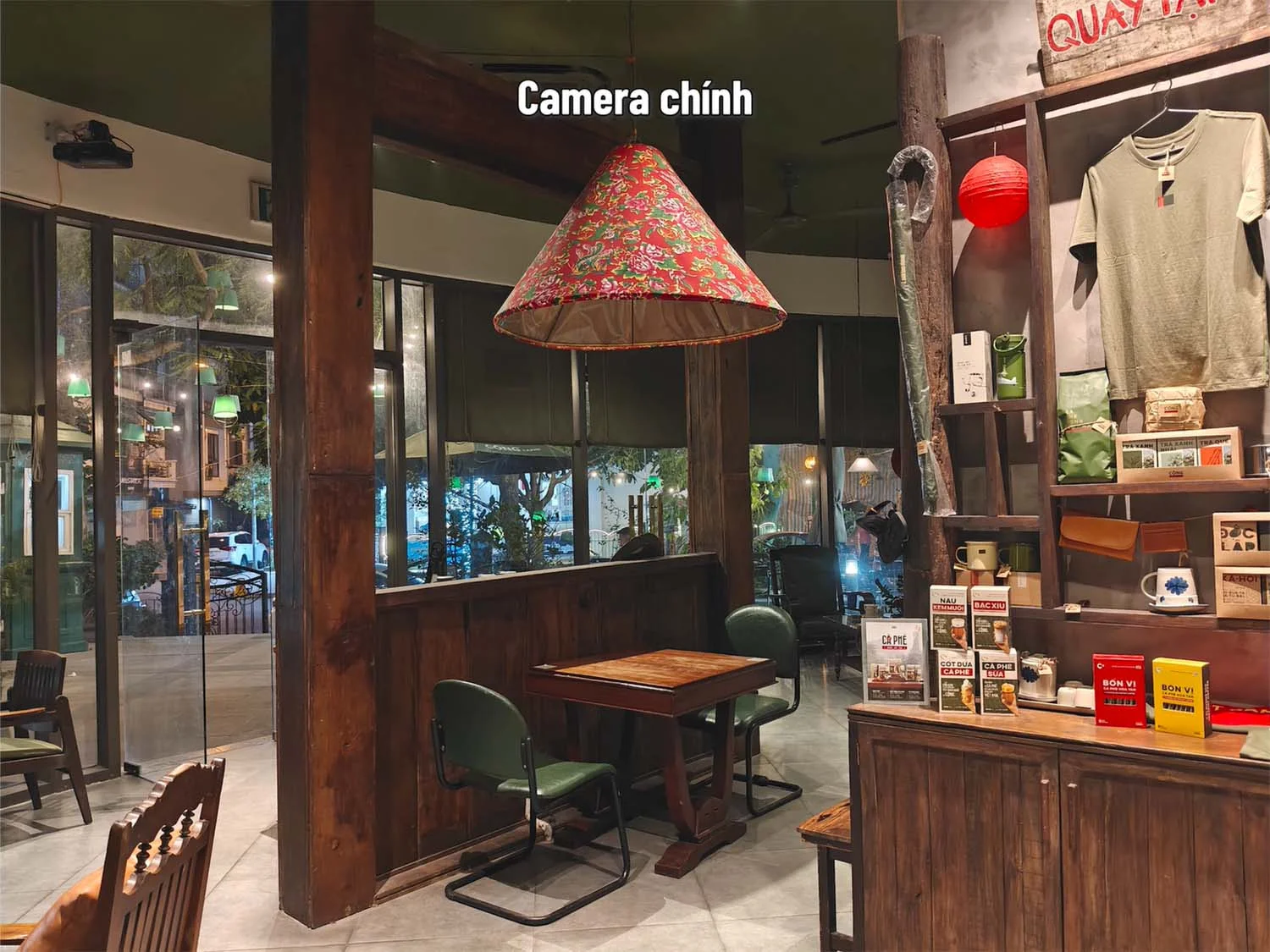 Ảnh trong nhà đủ sáng