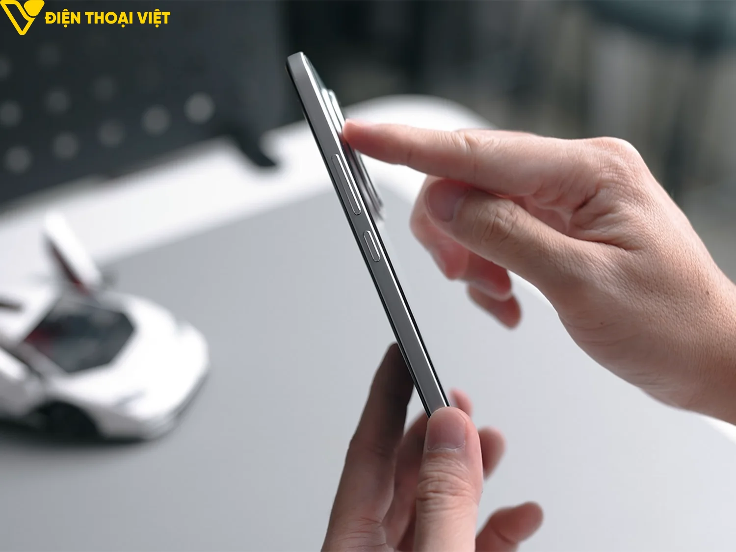 poco-m8-pro-canh-ben-1