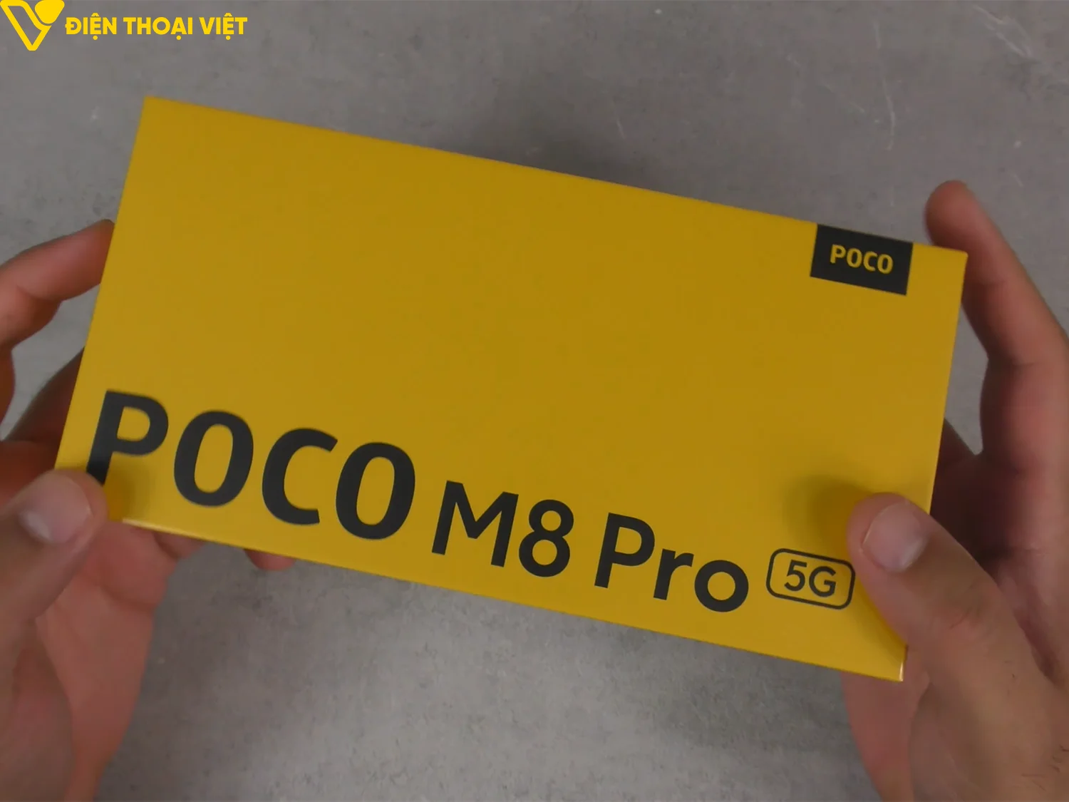 poco-m8-pro-hop-dung-1