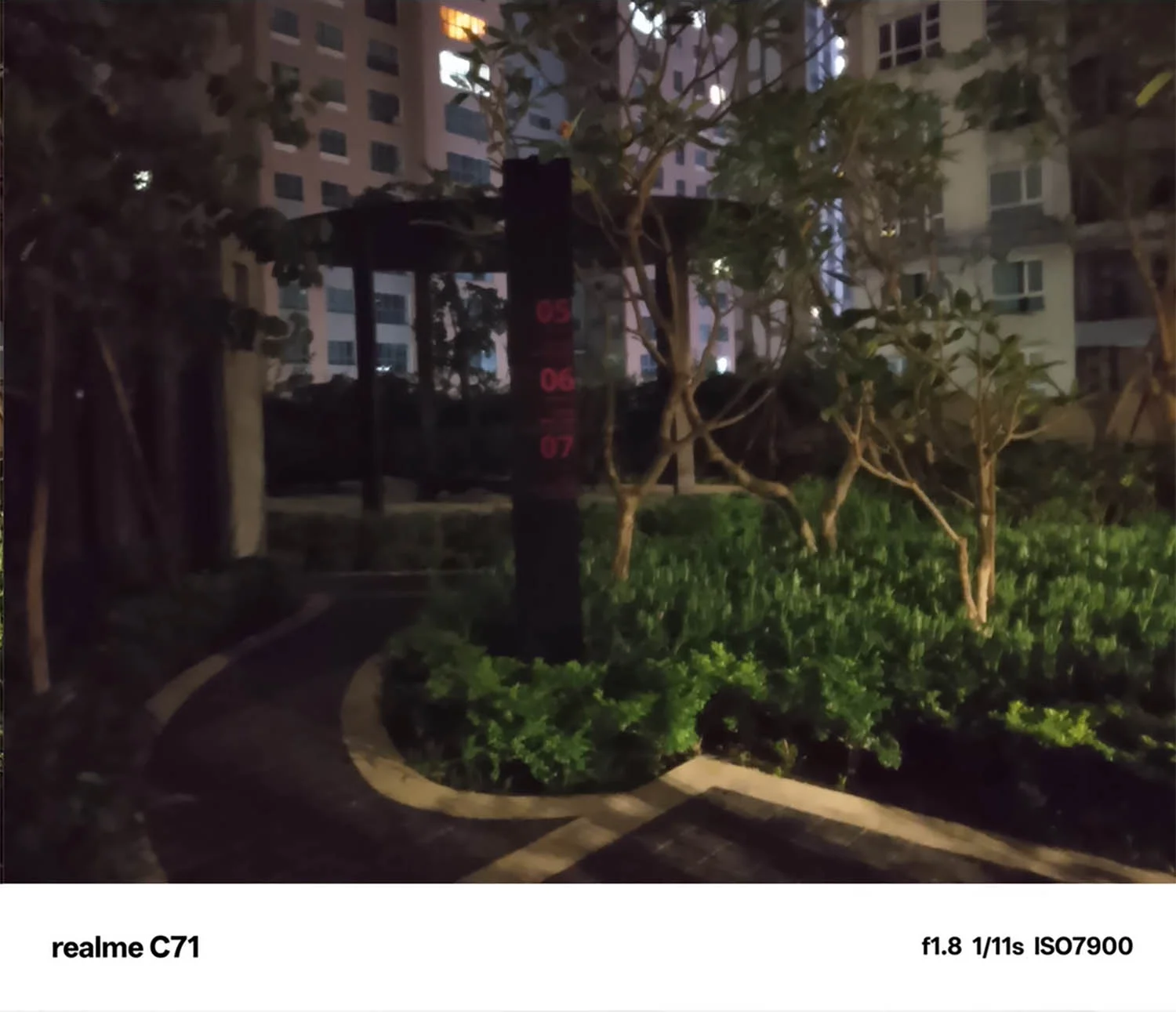 Ảnh chụp đêm không bật chế độ Chụp đêm