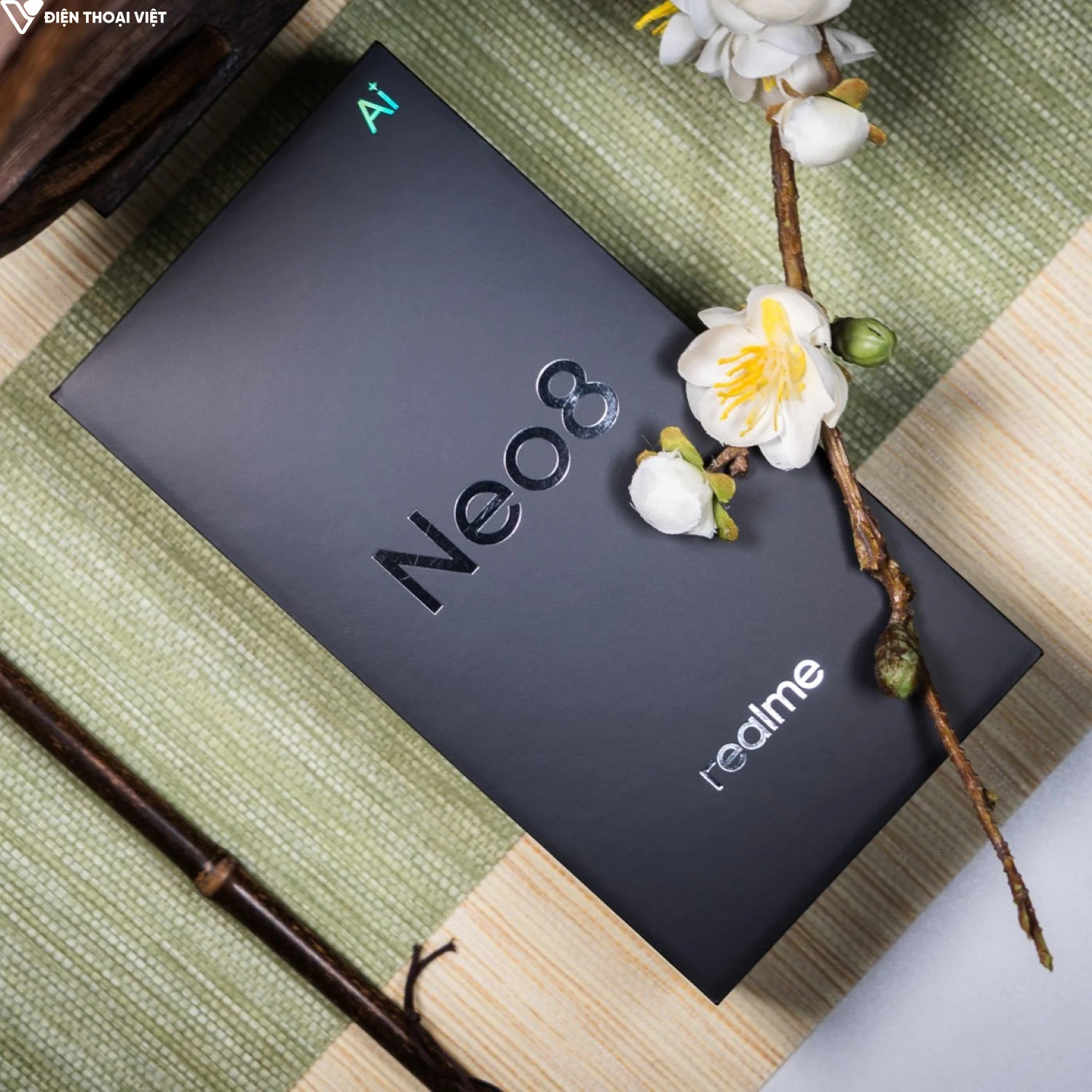 realme-neo8-hop-dung