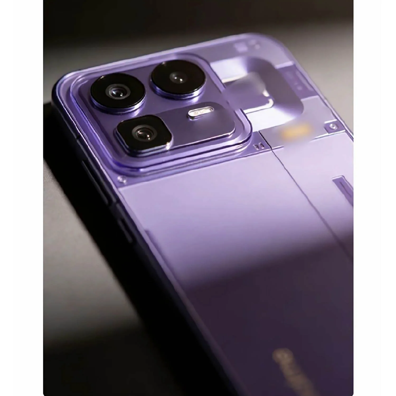 Máy có 3 camera, tiềm vọng 50MP