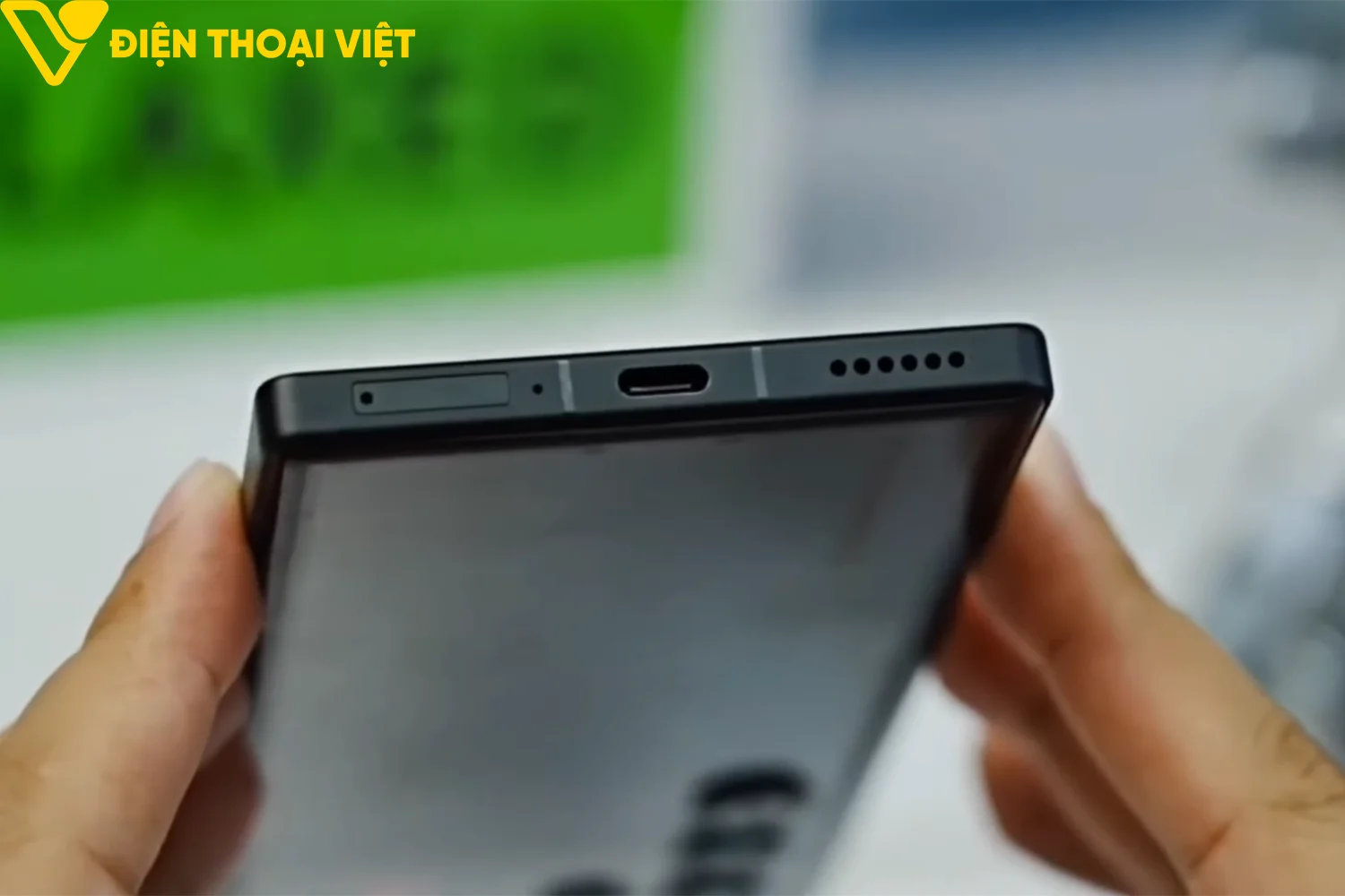 red-magic-11-air-canh-duoi