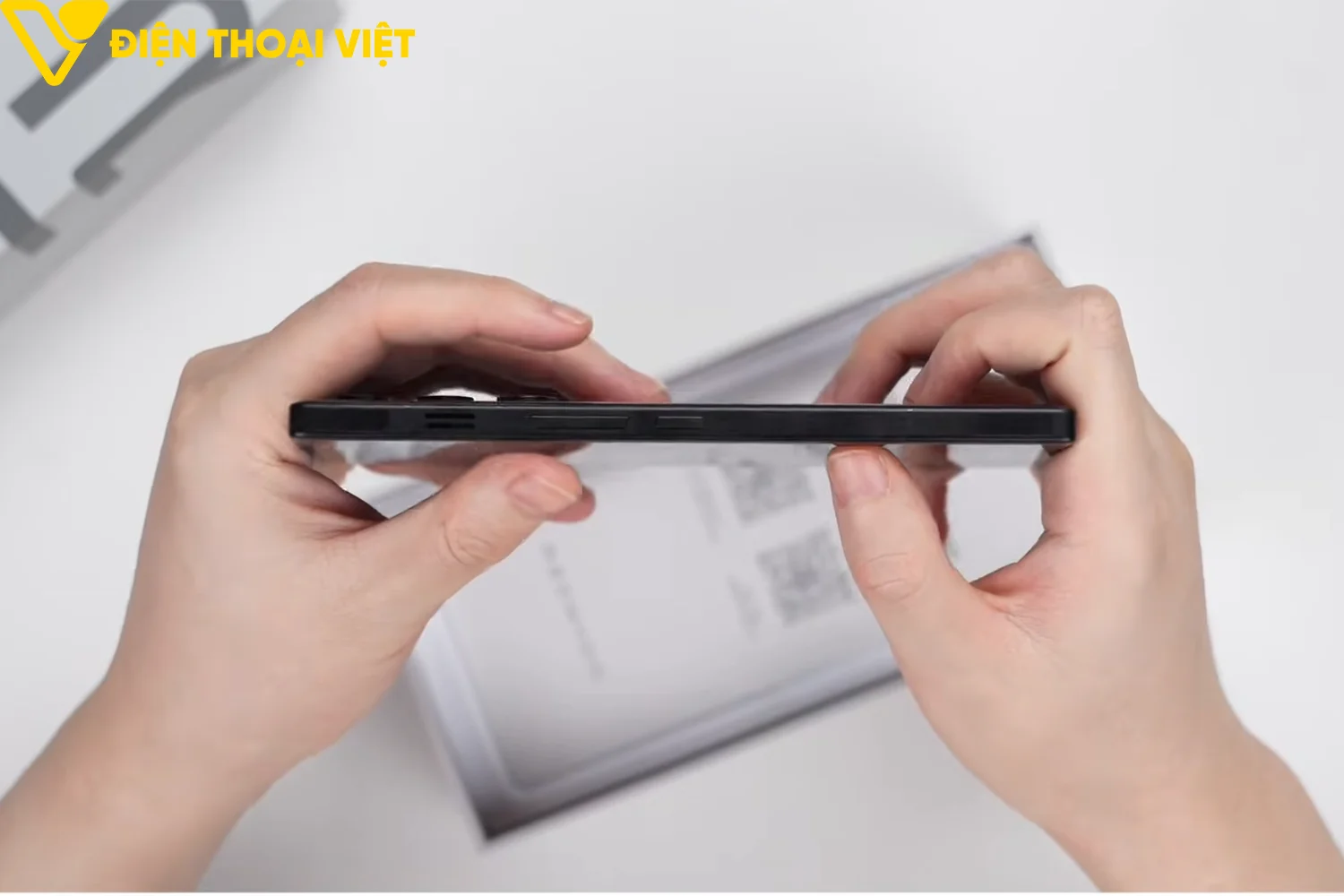 red-magic-11-air-canh-phai