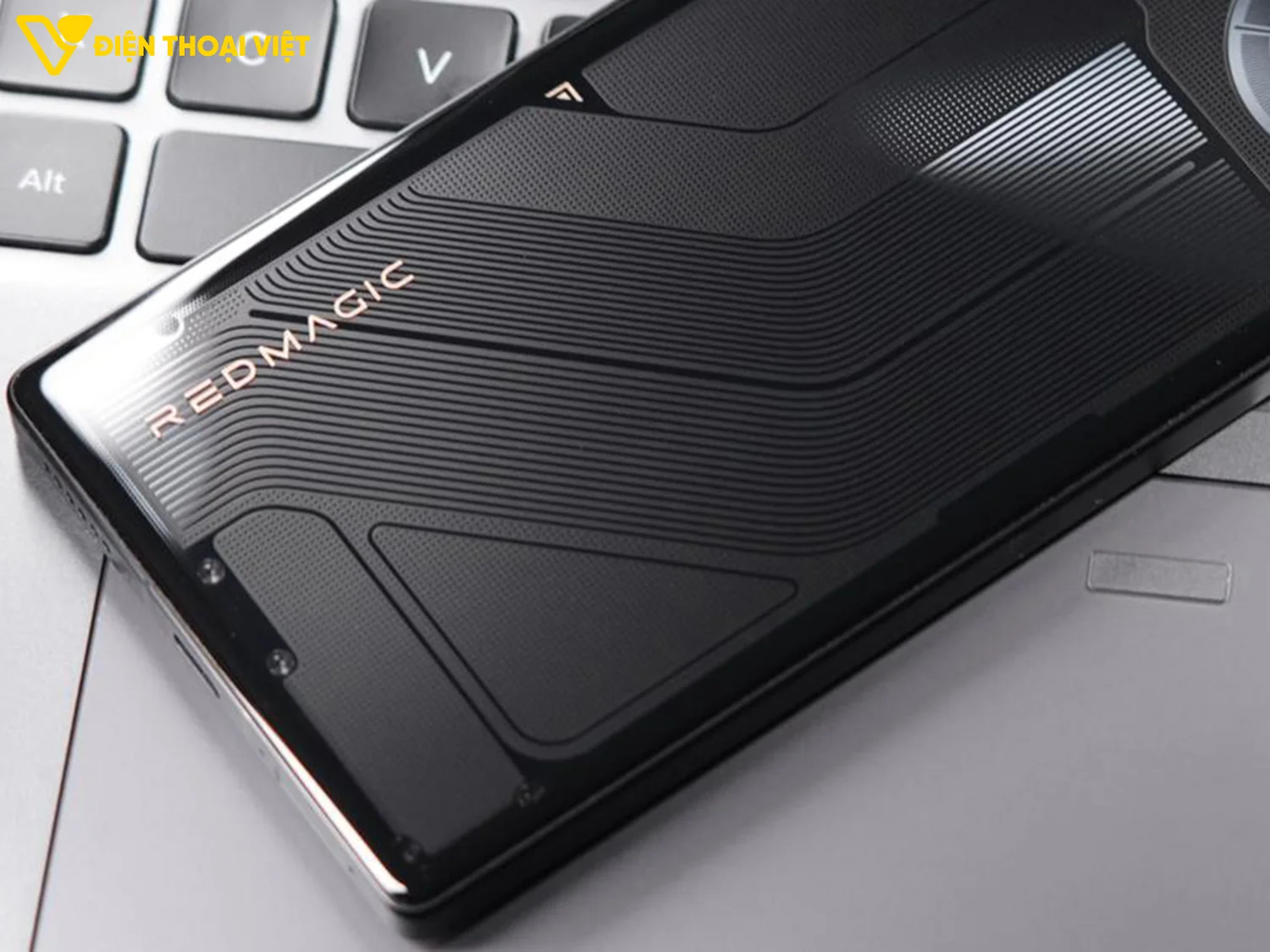 red-magic-11-air-duong-dan-chu-L