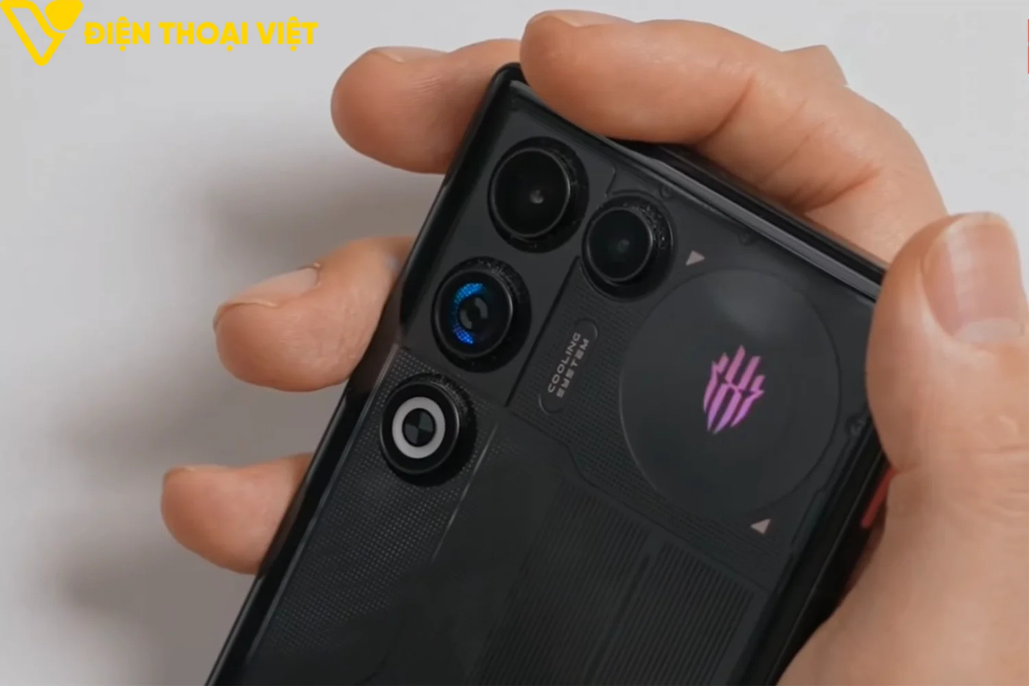 red-magic-11-air-logo-may