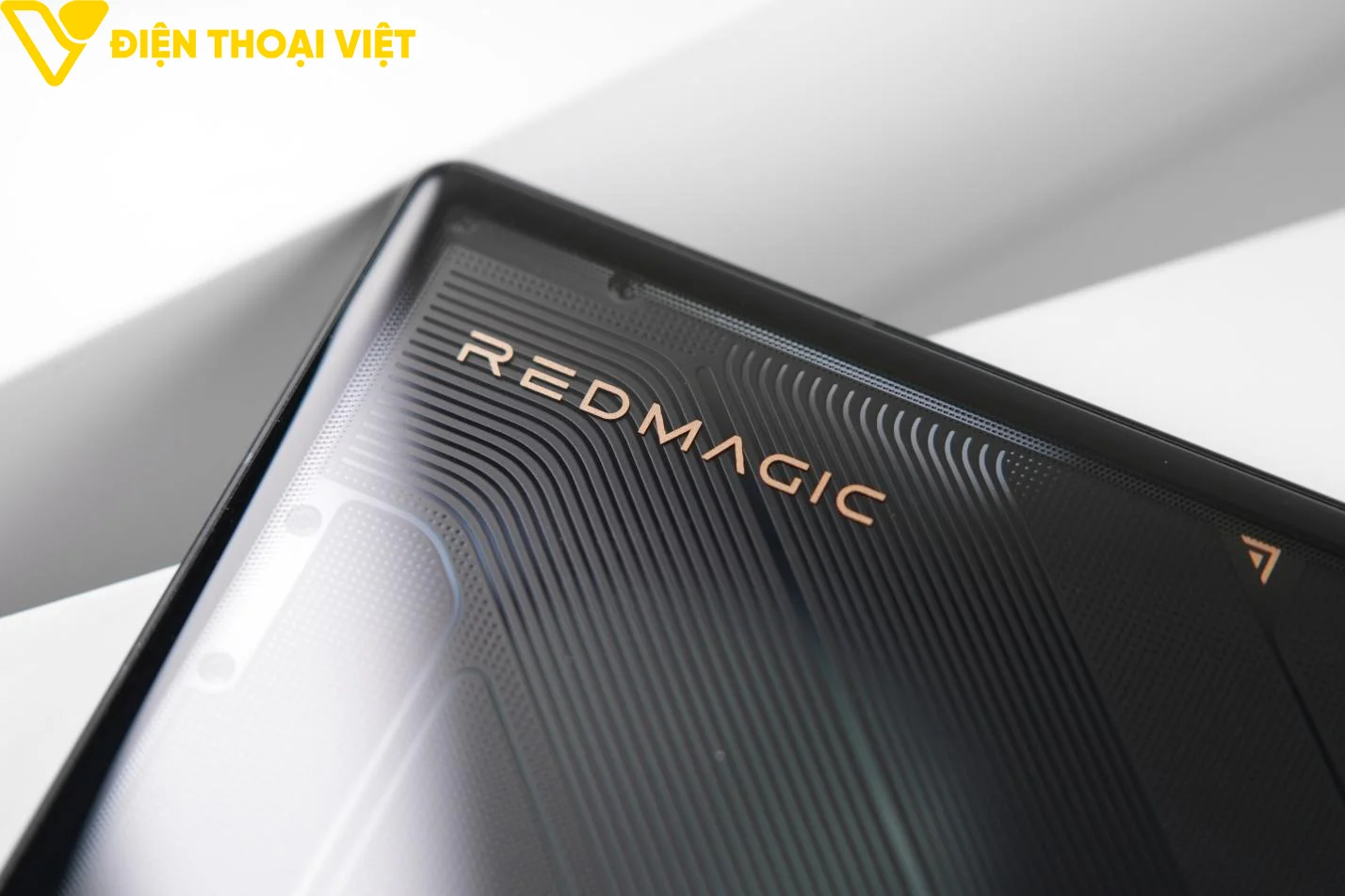 red-magic-11-air-logo