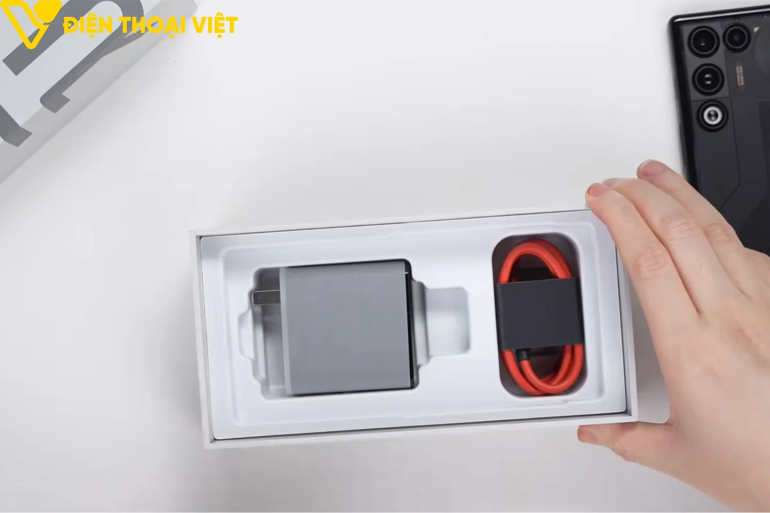 red-magic-11-air-phu-kien